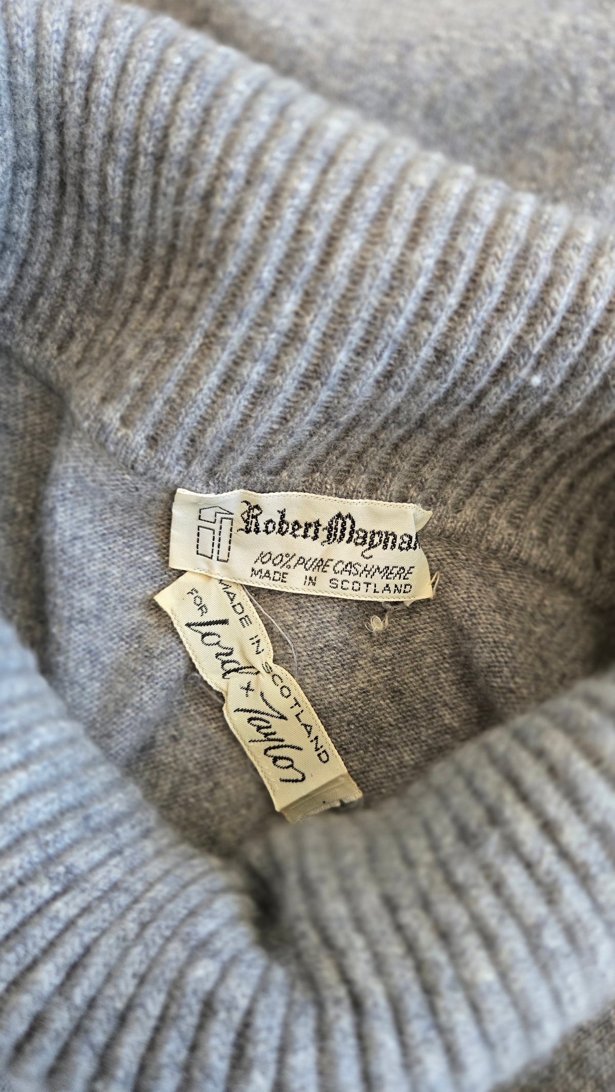Vintage Robert Maynard Pure Scottish Cashmere Sweater - Medium