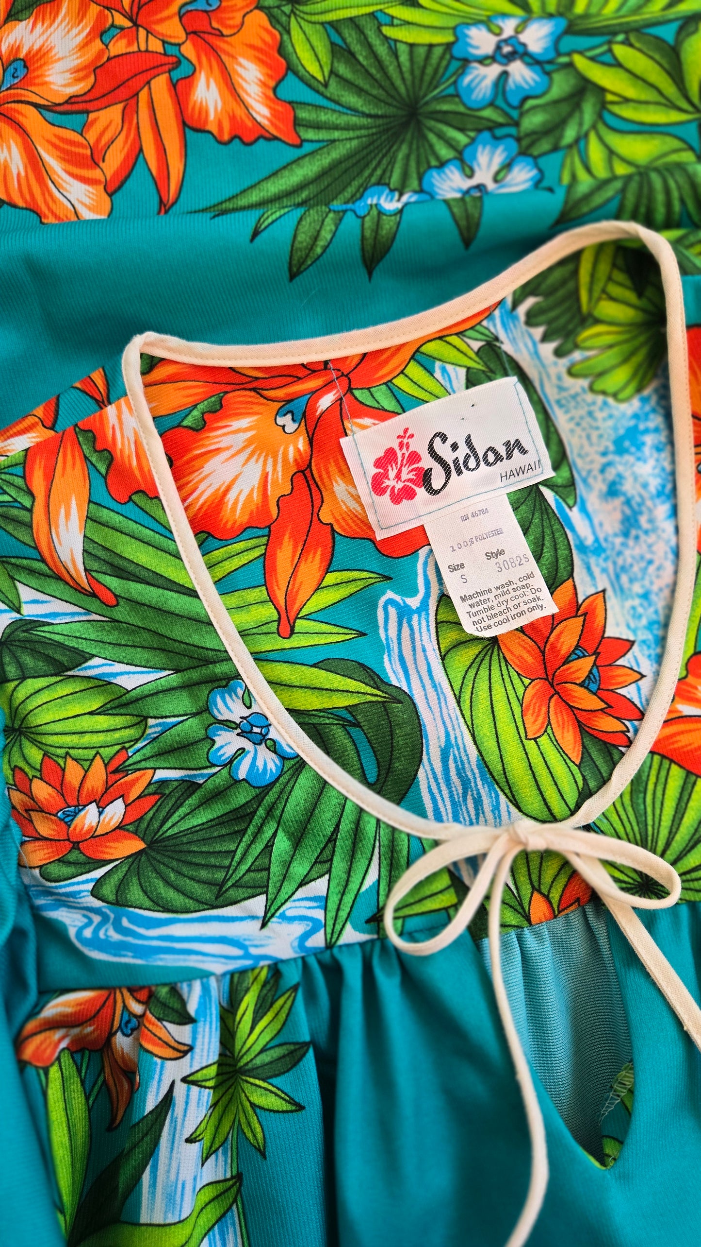 Sidan Hawaii Vintage Waterfall Muumuu - Medium