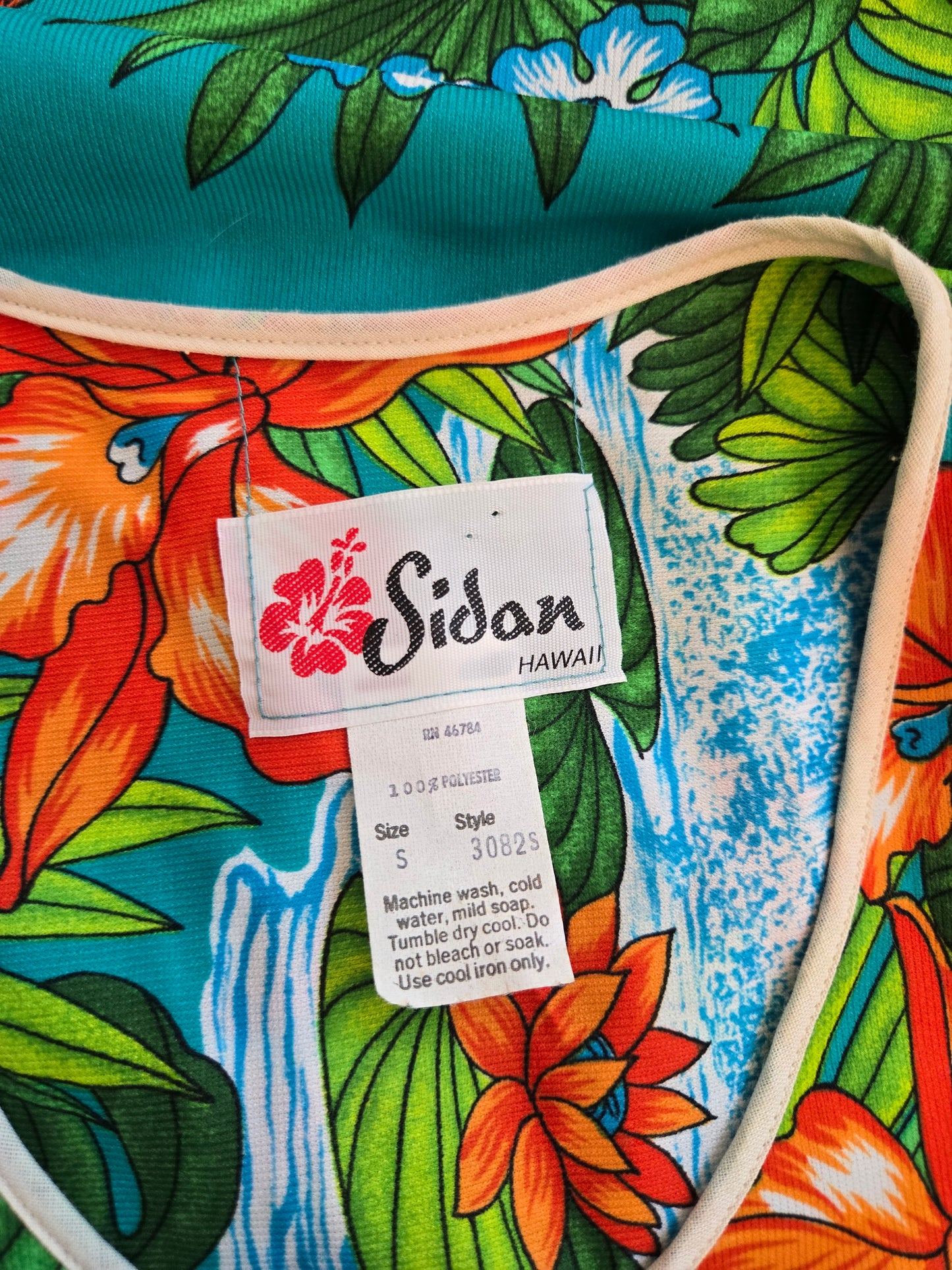 Sidan Hawaii Vintage Waterfall Muumuu - Medium