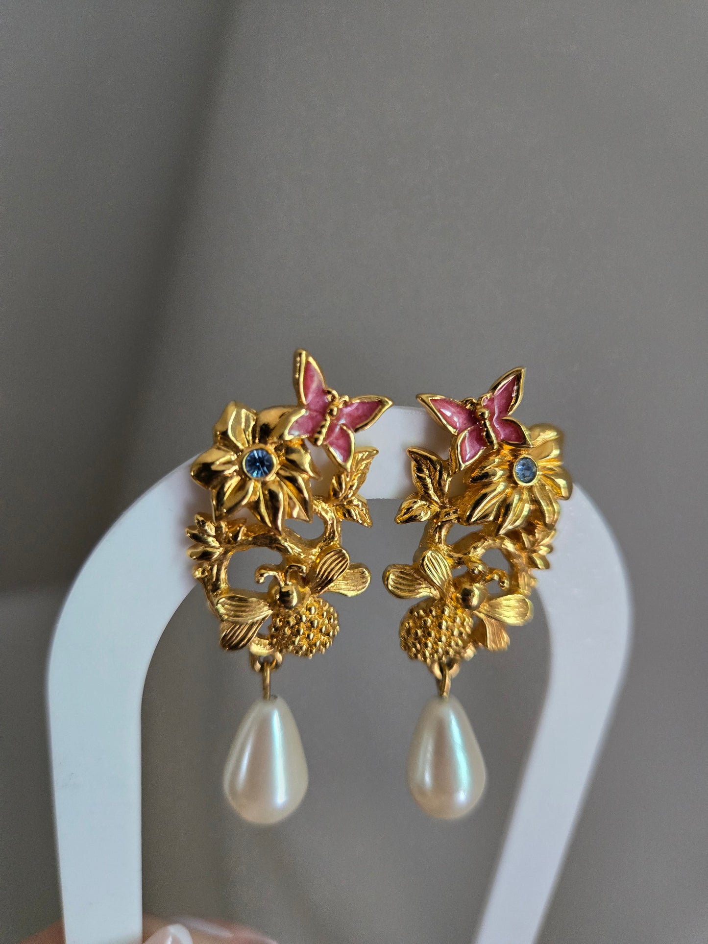 Avon Vintage Bees and Flowers Earrings - Post Back