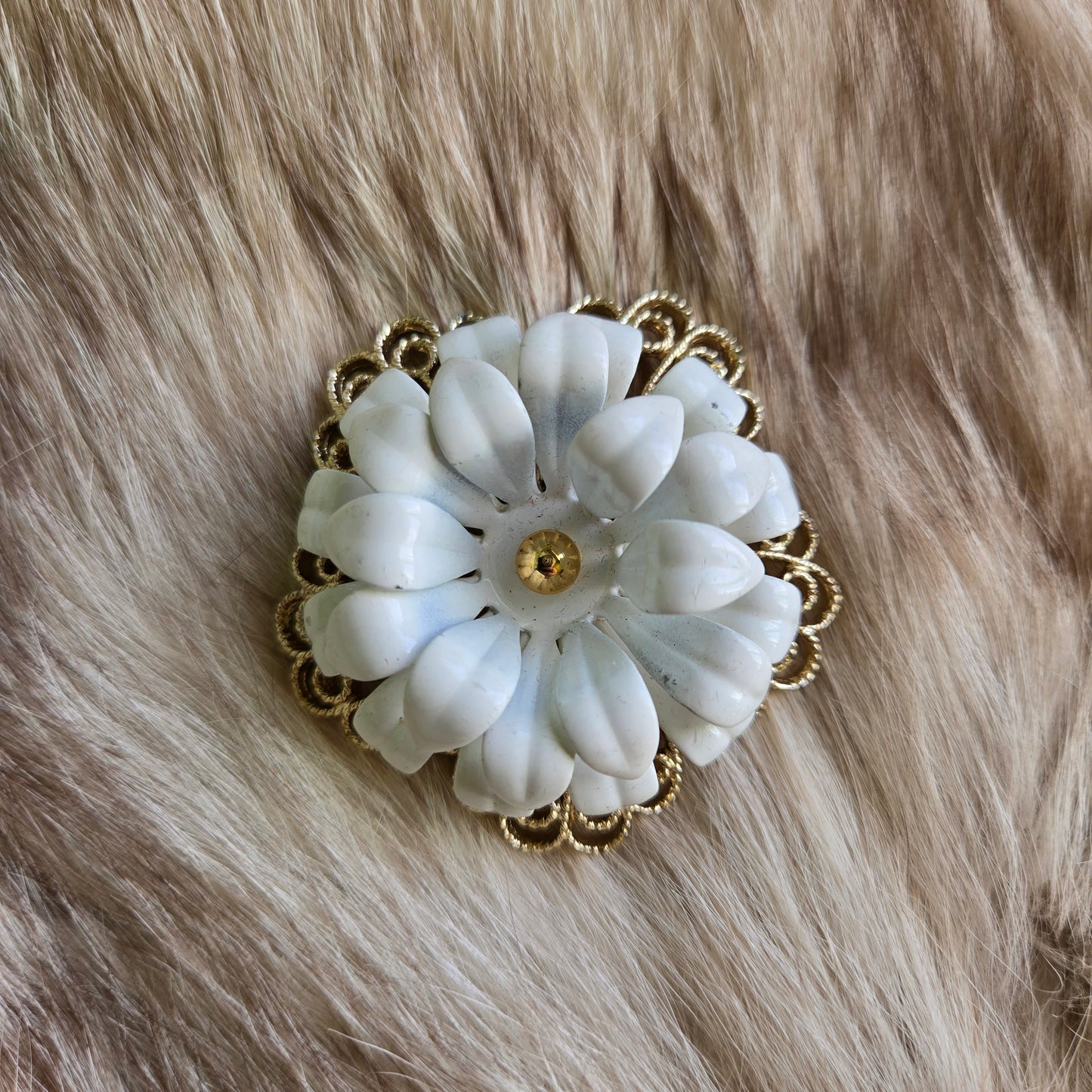 Sarah Coventry Vintage 3D White and Gold Enamel Painted Brooch