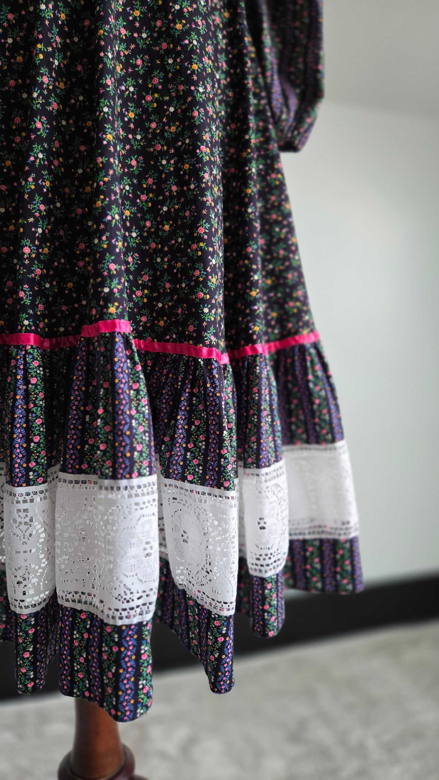 Petite Fashions Vintage 60s Velvet and Floral Prairie Dress - XS