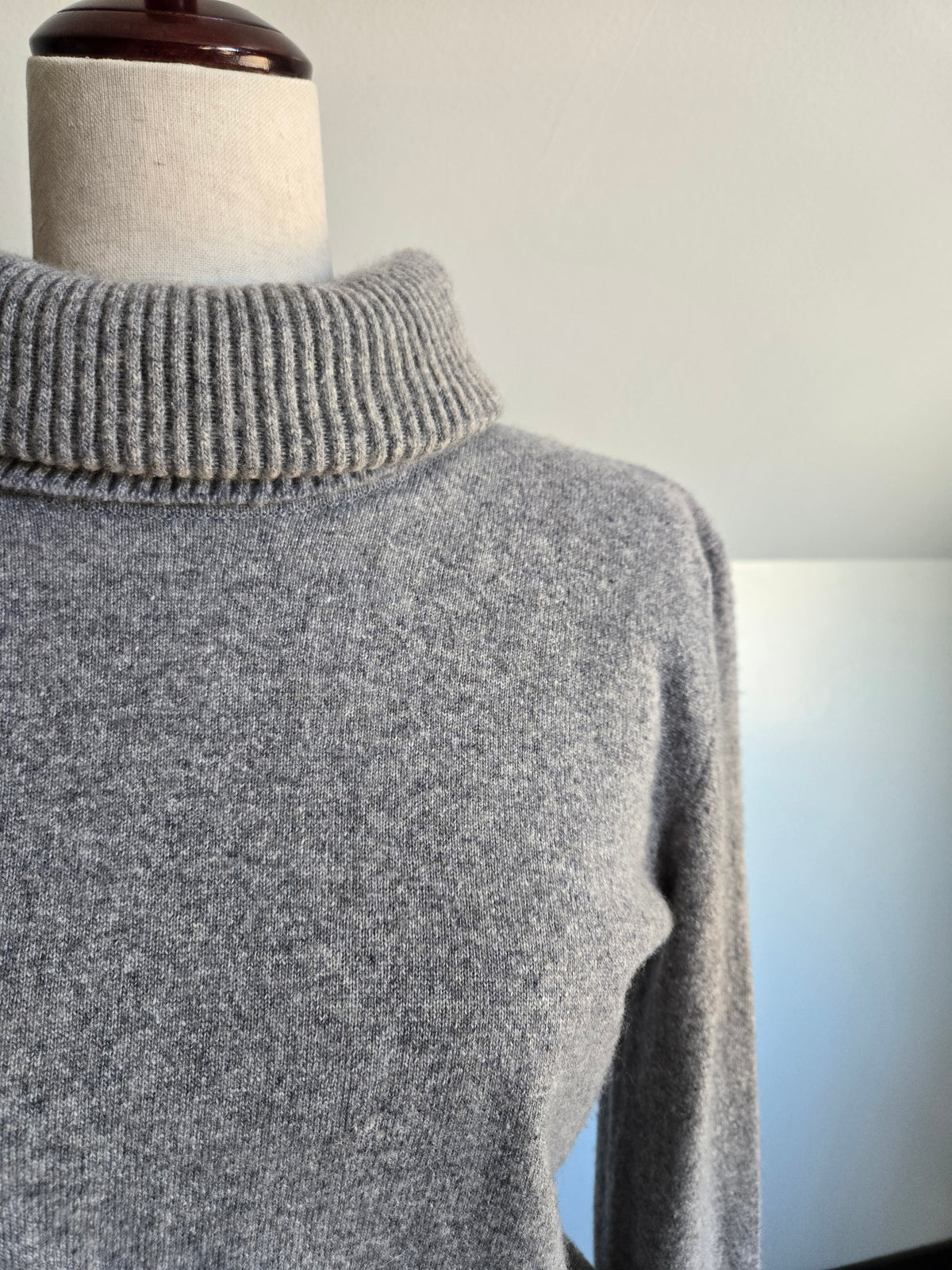 Vintage Robert Maynard Pure Scottish Cashmere Sweater - Medium