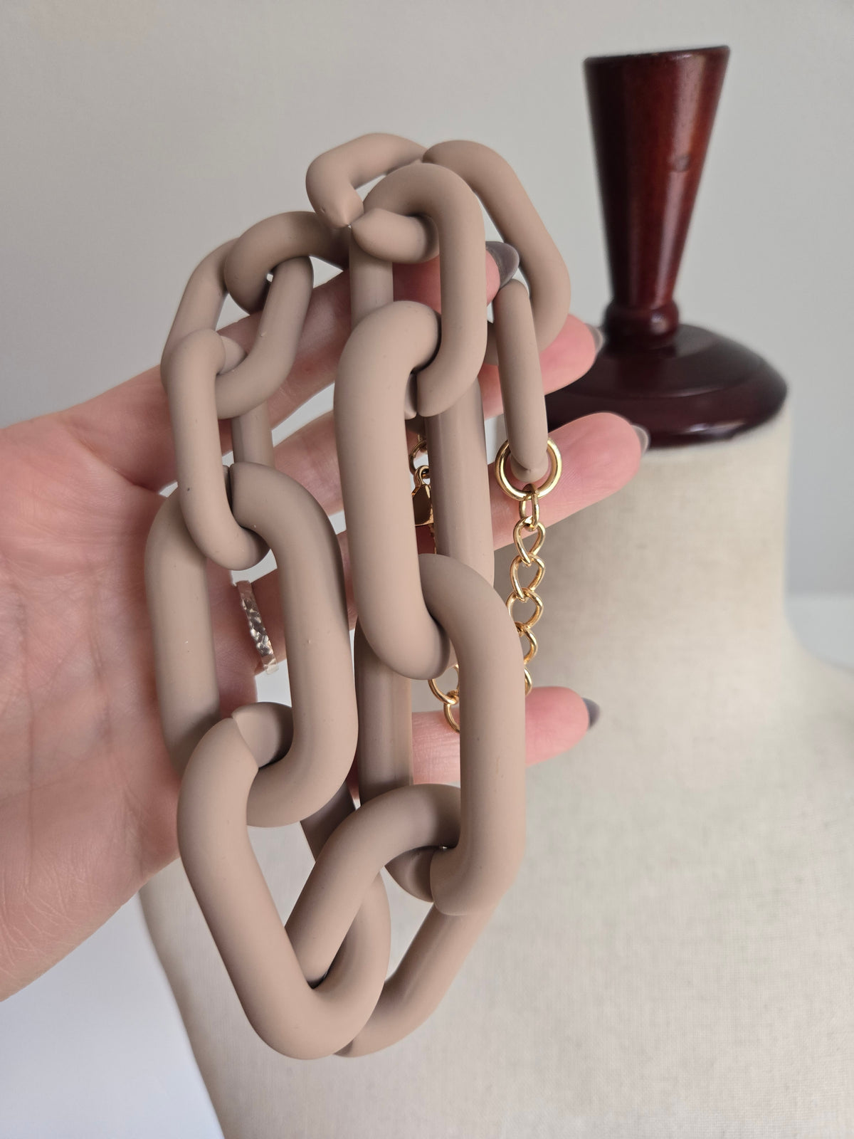 Chunky Neutral Oversize Chain Link Necklace