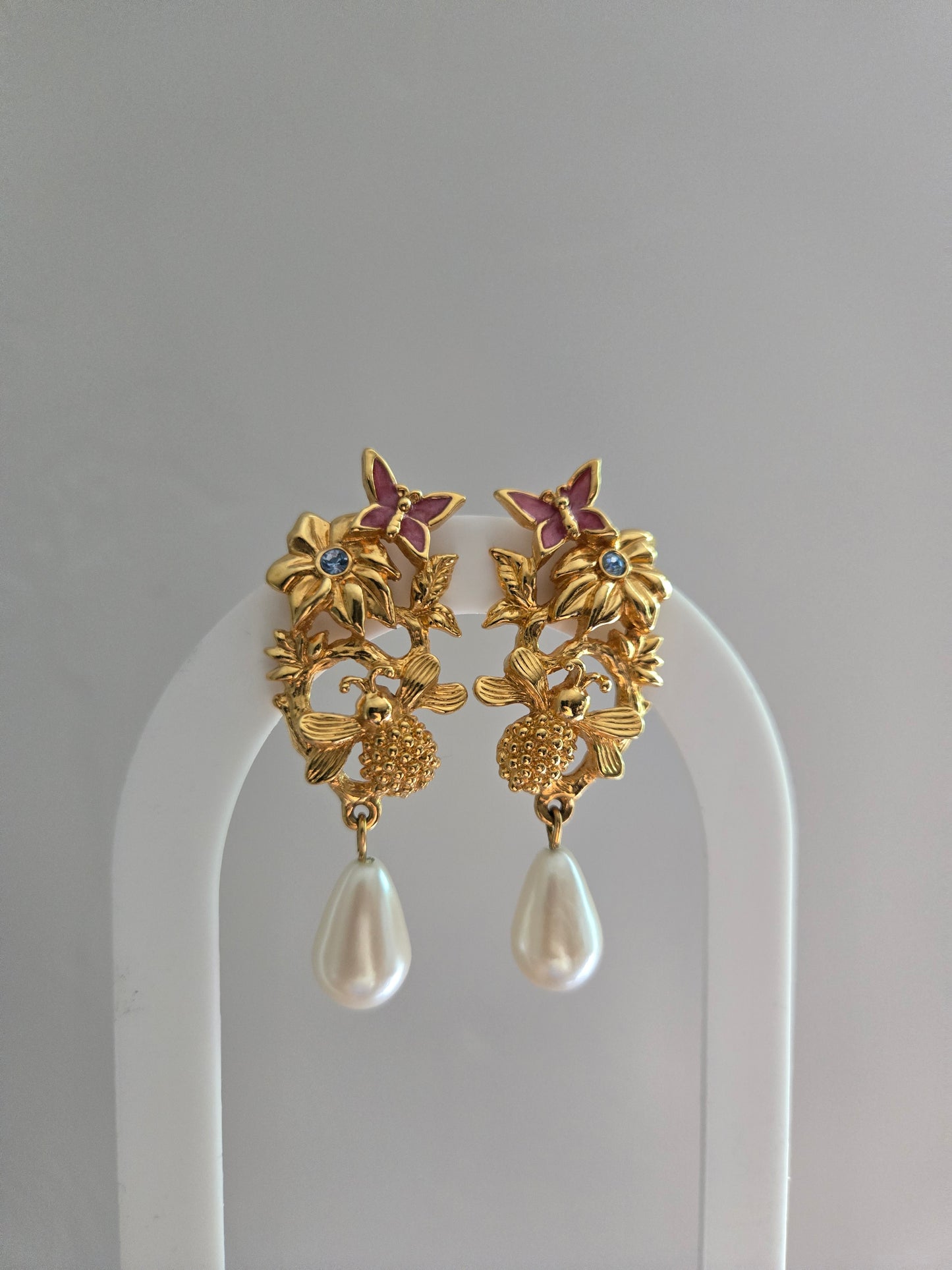 Avon Vintage Bees and Flowers Earrings - Post Back