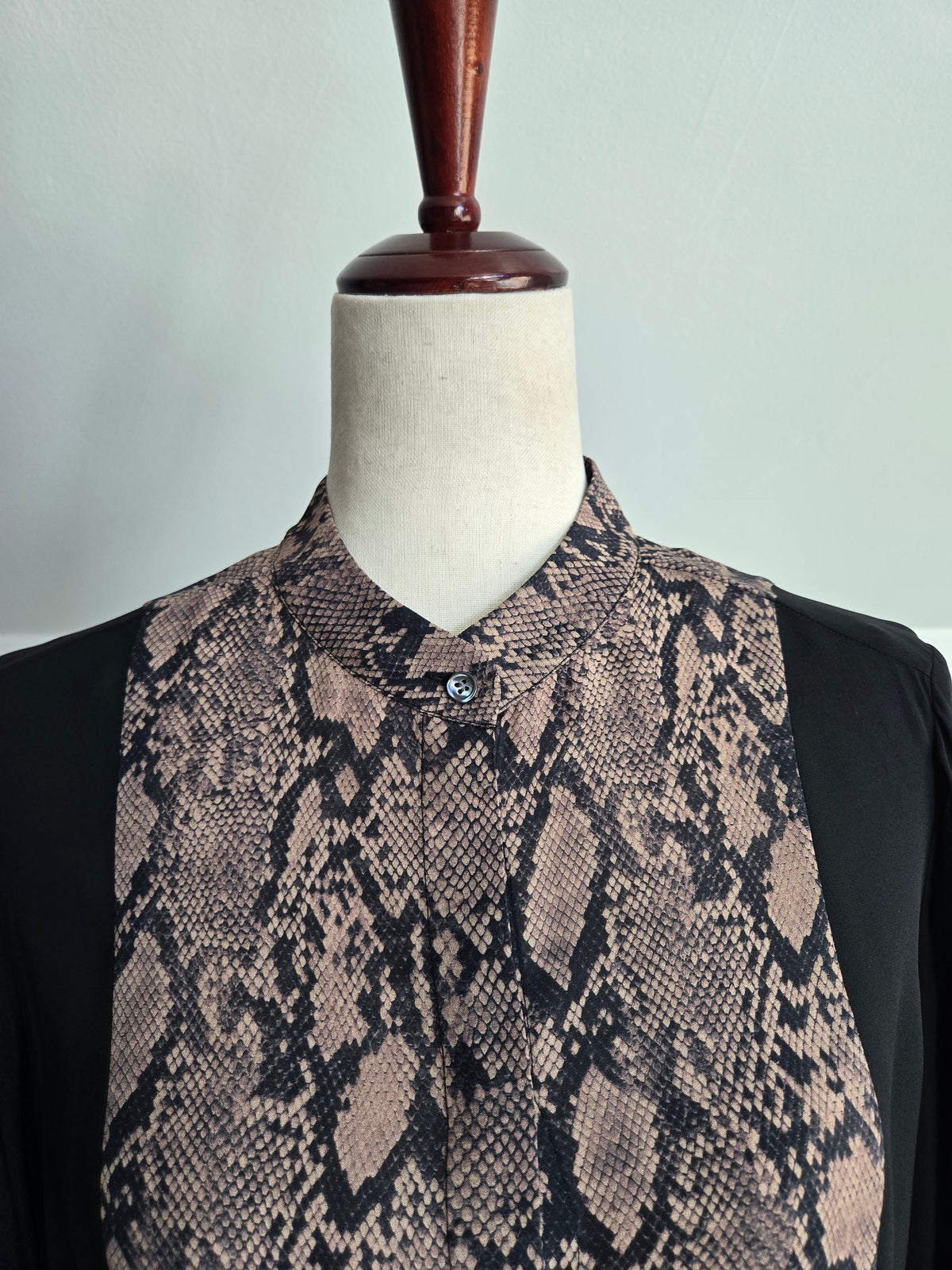 FRAME Designer Silk Top with Snakeskin Print - Small