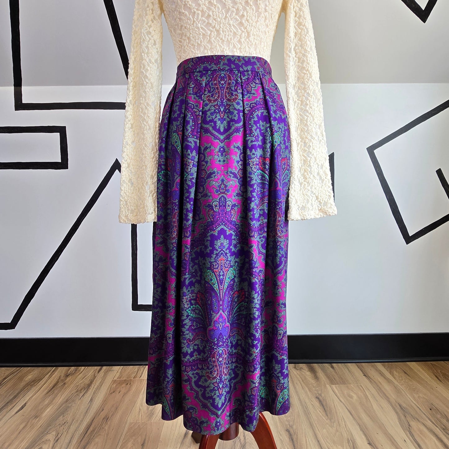 Carlisle Vintage 80s Wool and Silk Blend Purple Paisley Printed Skirt - size 8