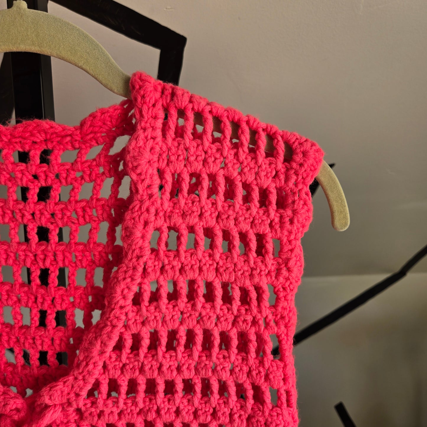 Neon Pink 1960s Handmade Vintage Crochet Vest - S/M