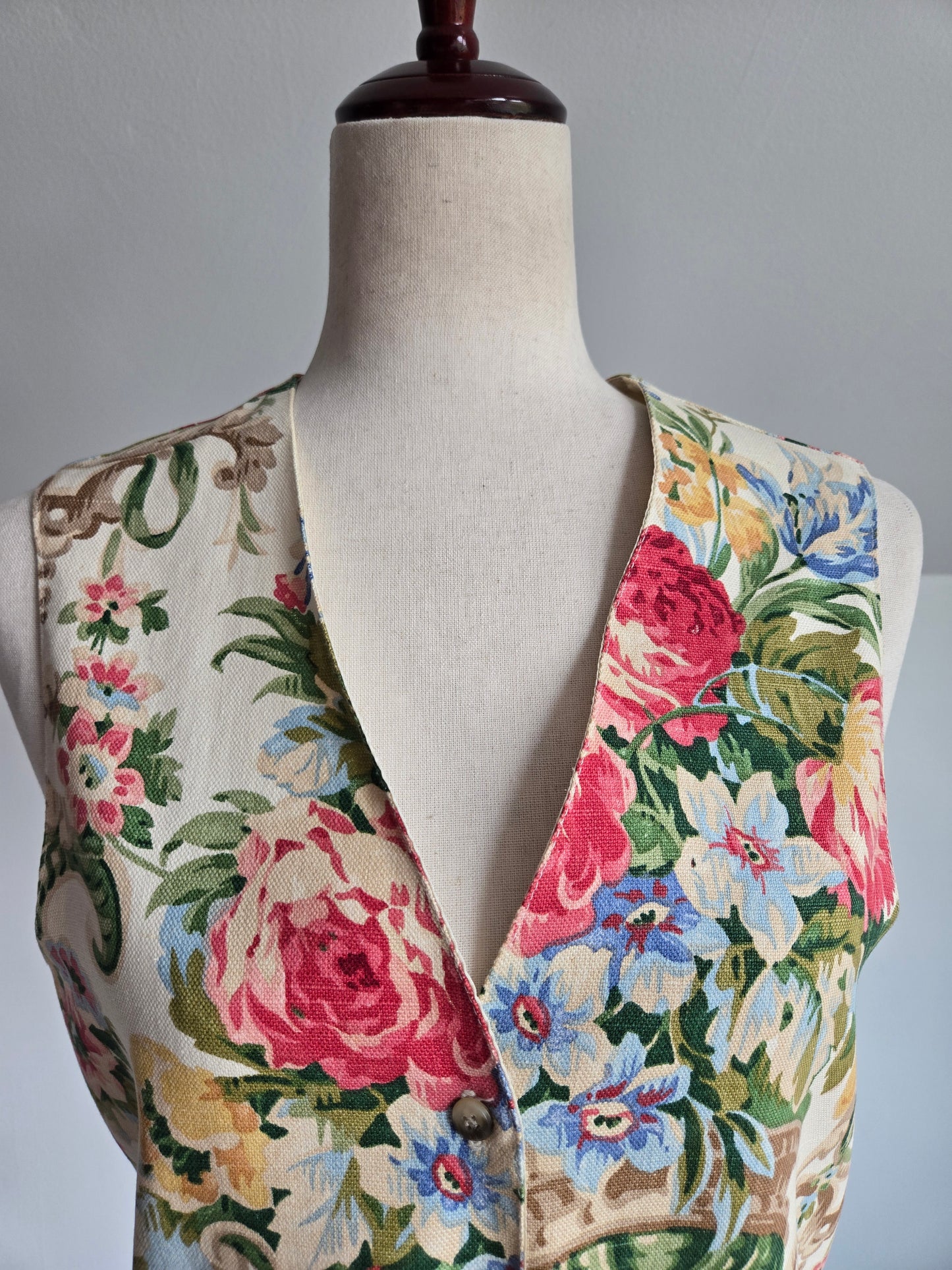 E Claire Vintage Cotton Floral Vest in Ivory - S/M
