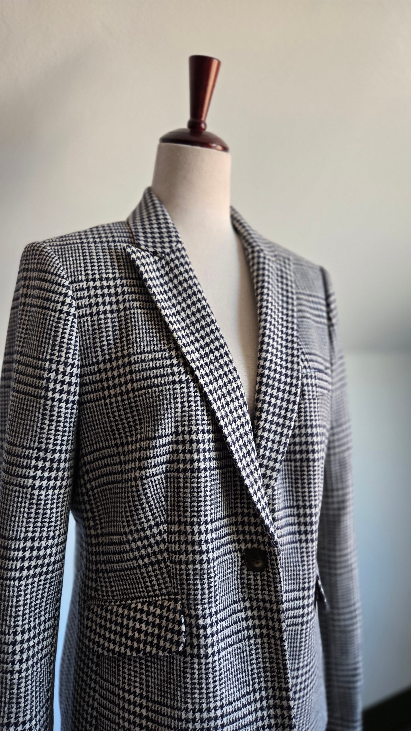 Boden British Tweed by Mallalieu's of Delph Houndstooth Wool Blazer - Medium