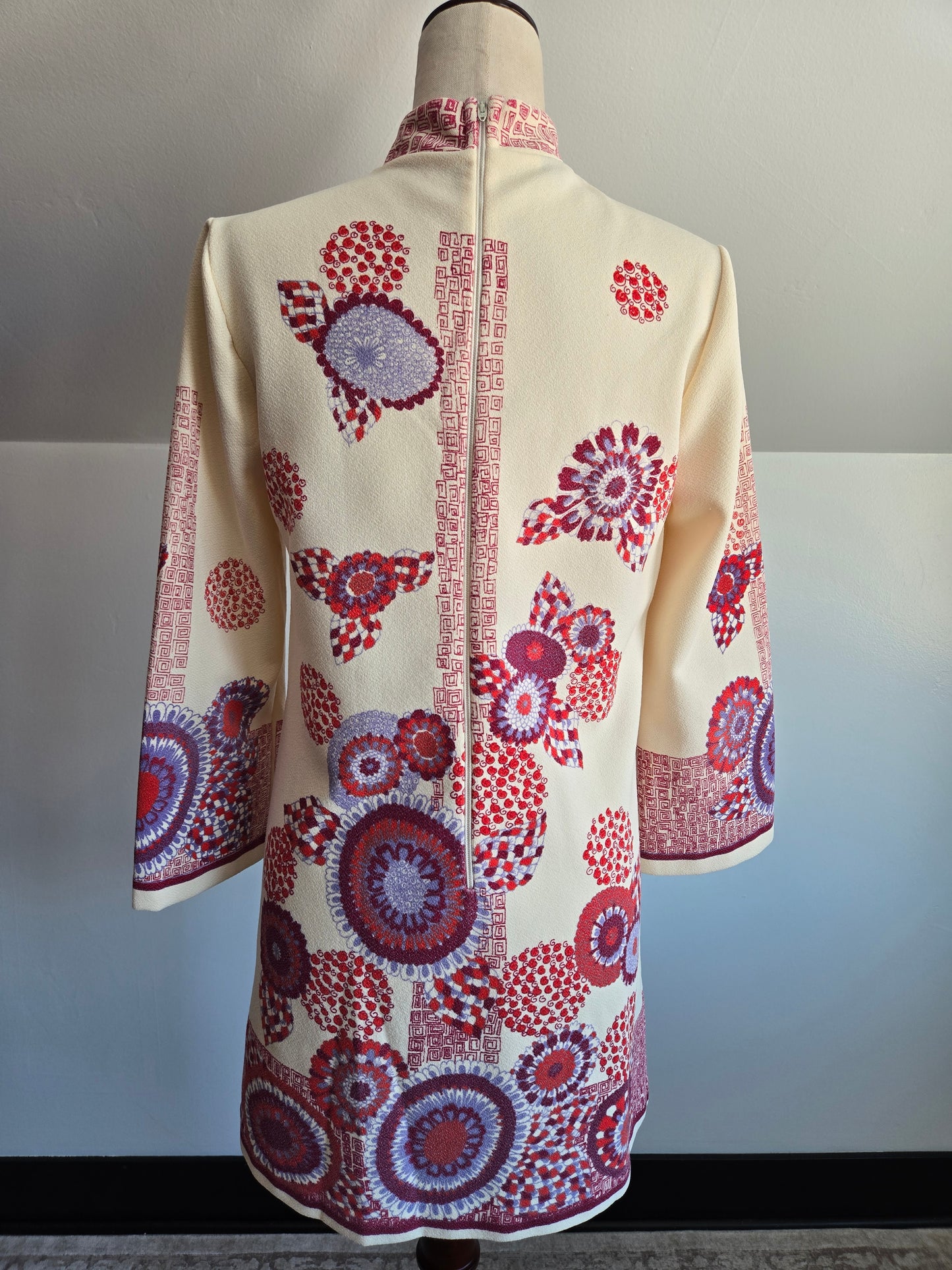 Town & Country Fashions Vintage 60s Novelty Print Shift Mini Dress - S/M