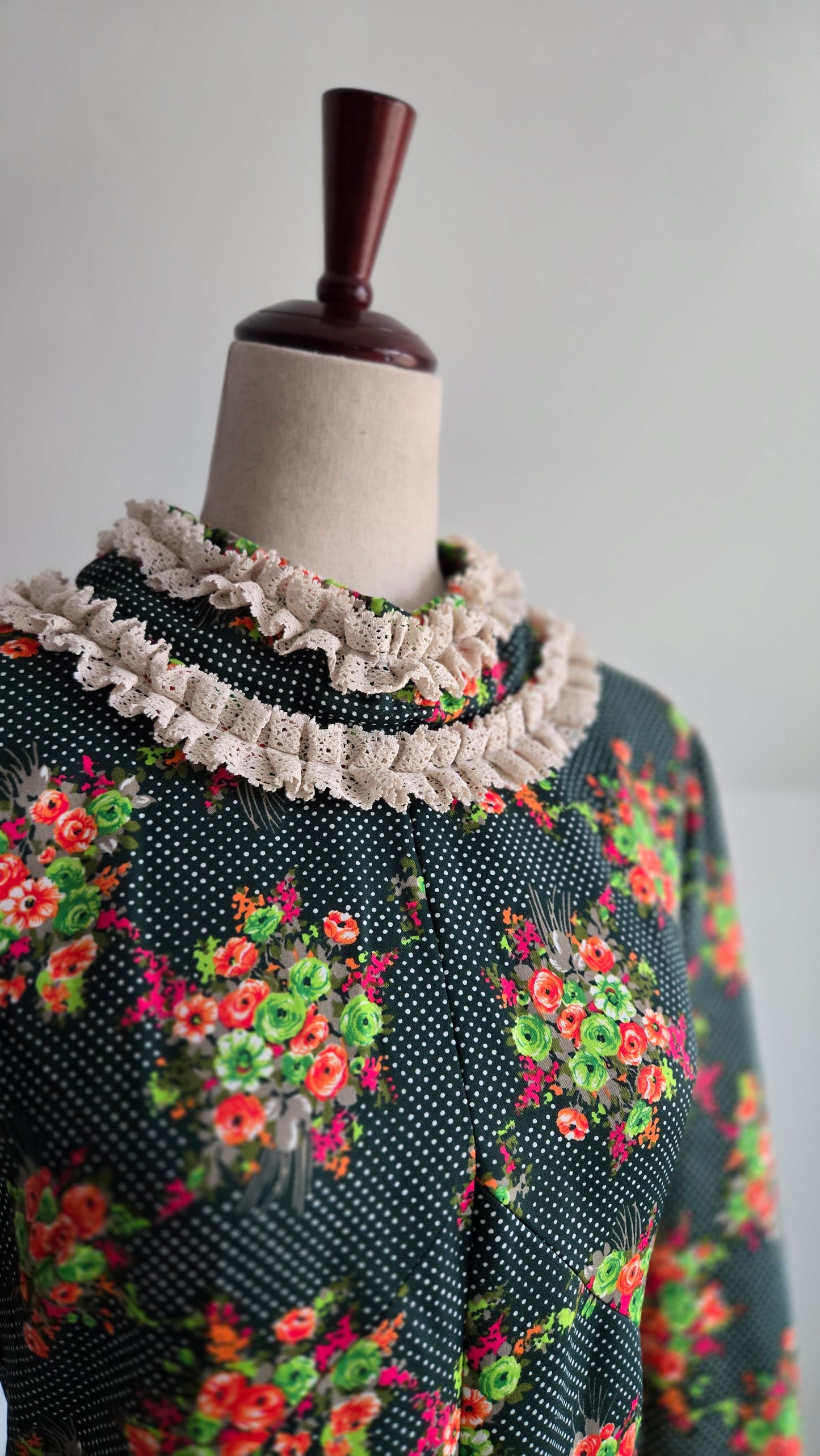 Vintage 1970s Green Floral Flower Power and Lace Maxi Dress - Medium