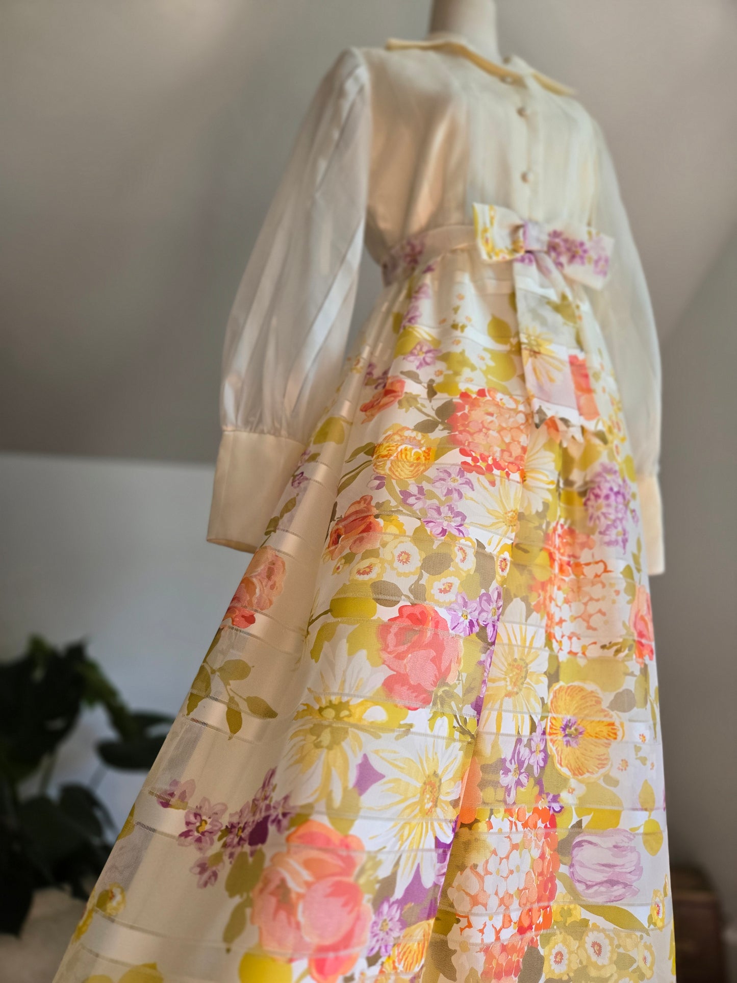 Lorrie Deb San Fransisco Vintage 1970s Hostess Dress - small