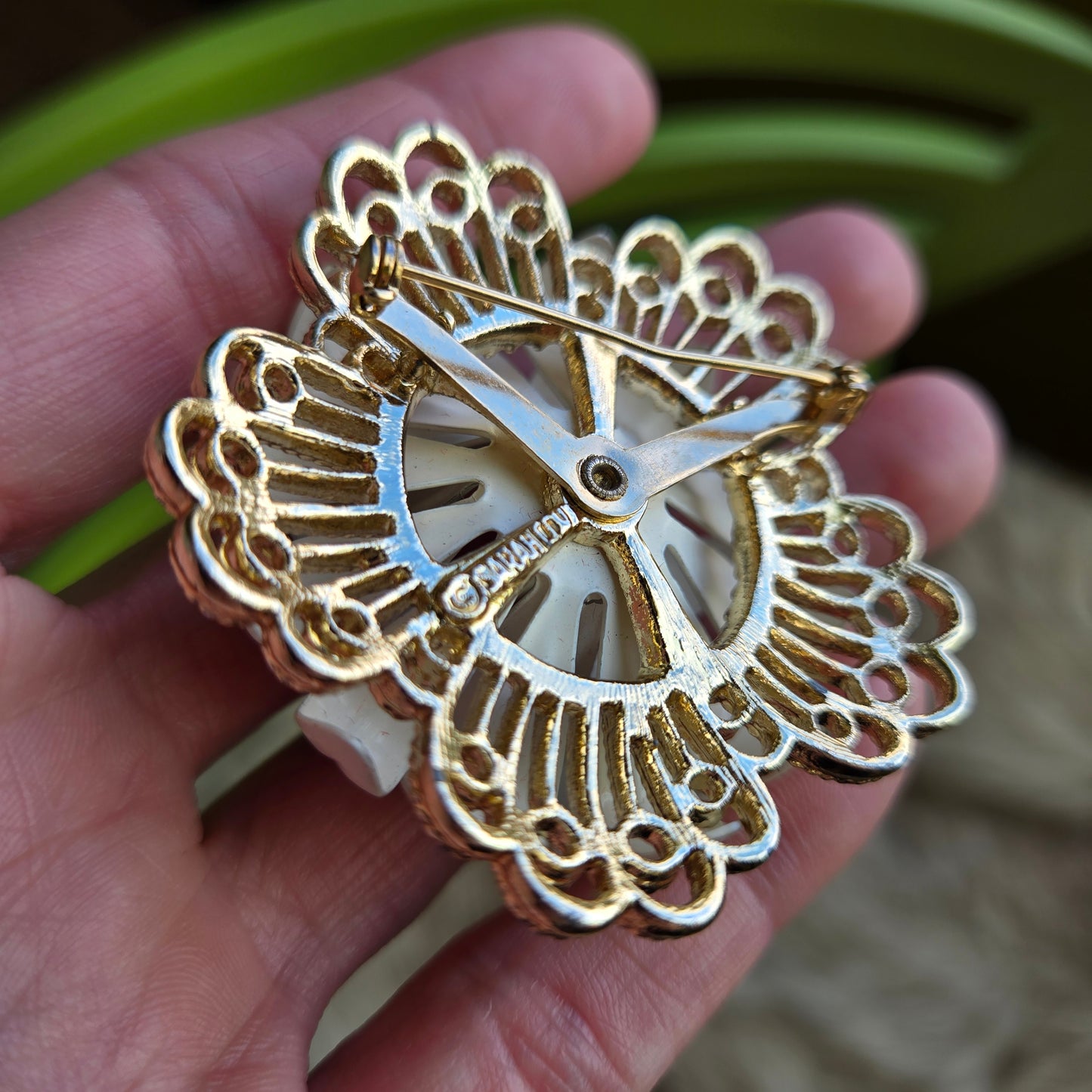 Sarah Coventry Vintage 3D White and Gold Enamel Painted Brooch