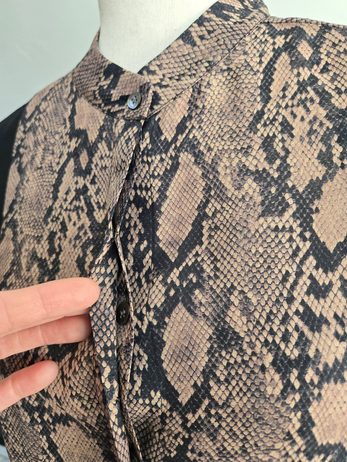 FRAME Designer Silk Top with Snakeskin Print - Small