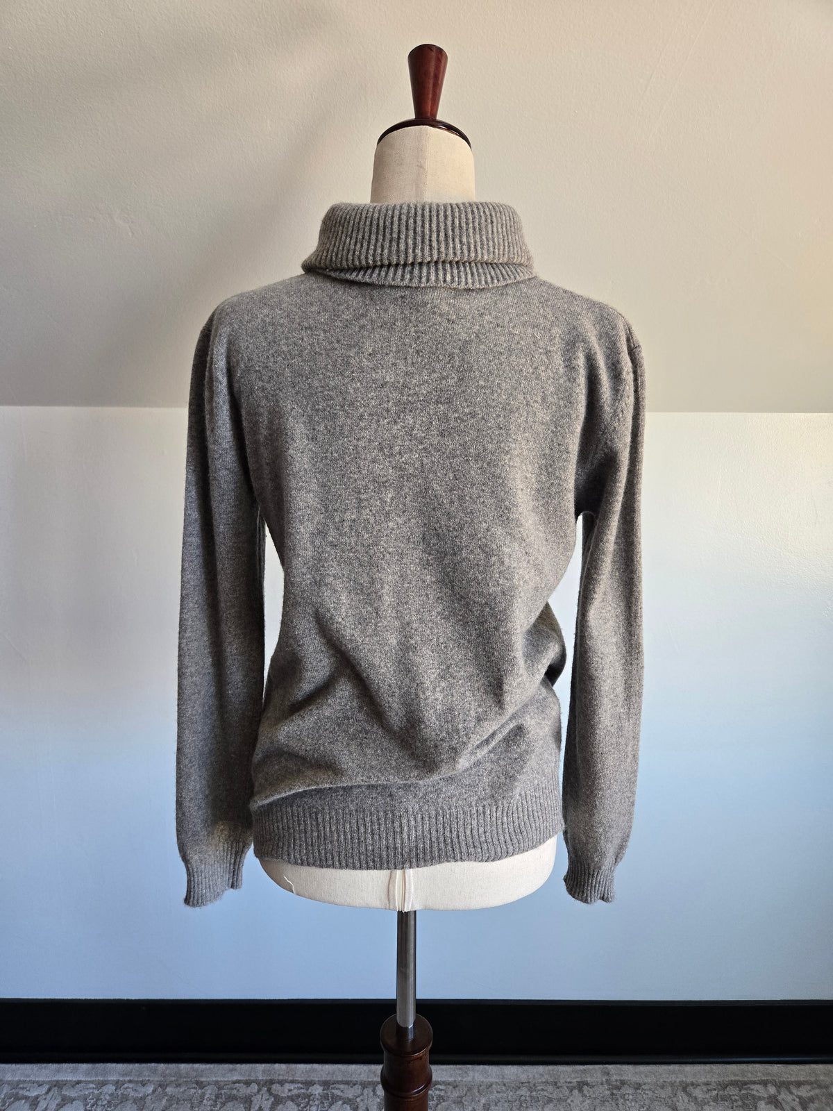 Vintage Robert Maynard Pure Scottish Cashmere Sweater - Medium