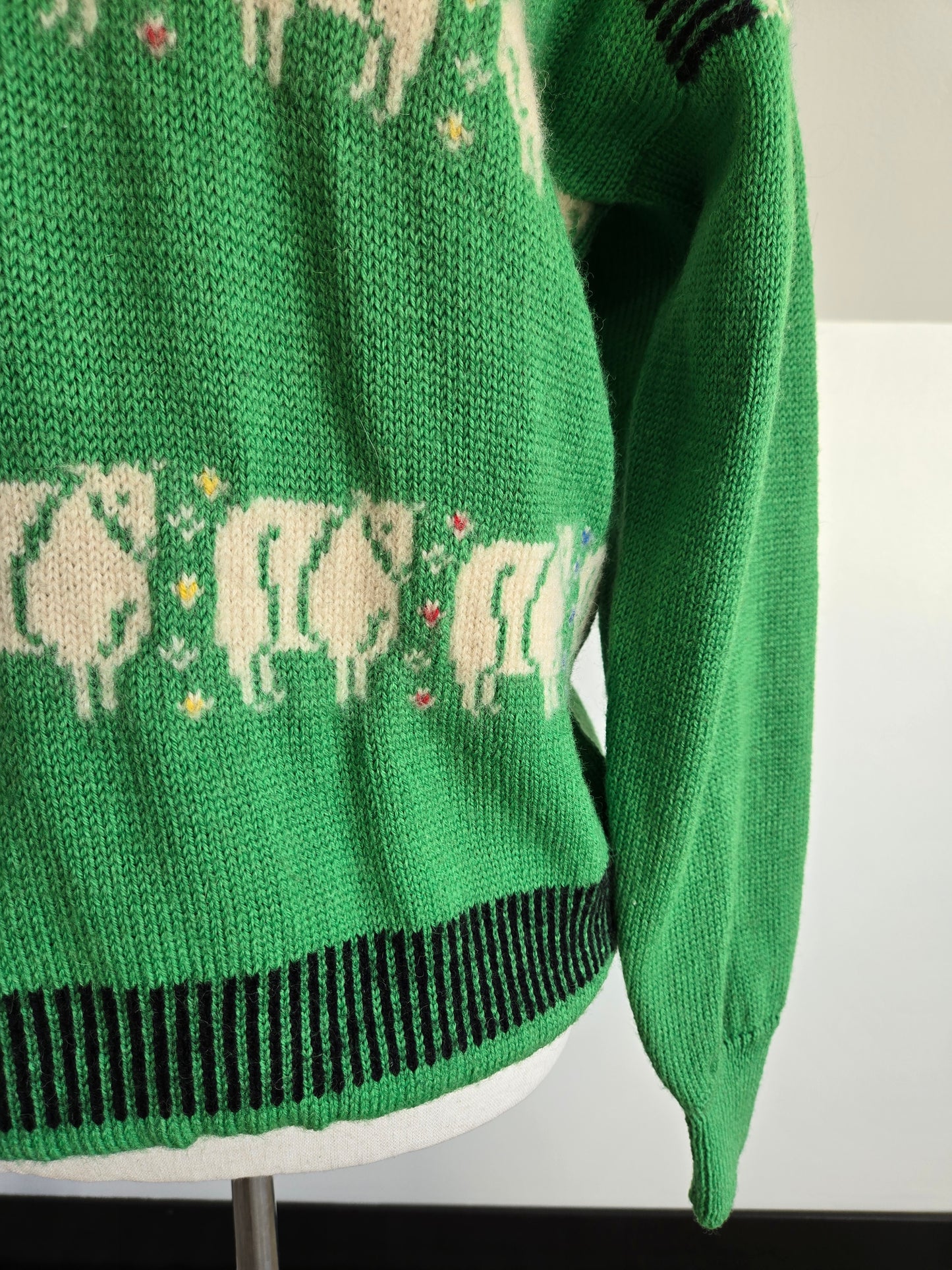 Vintage Traditional Co Kerry Irish Wool Sweater with Sheep - Medium