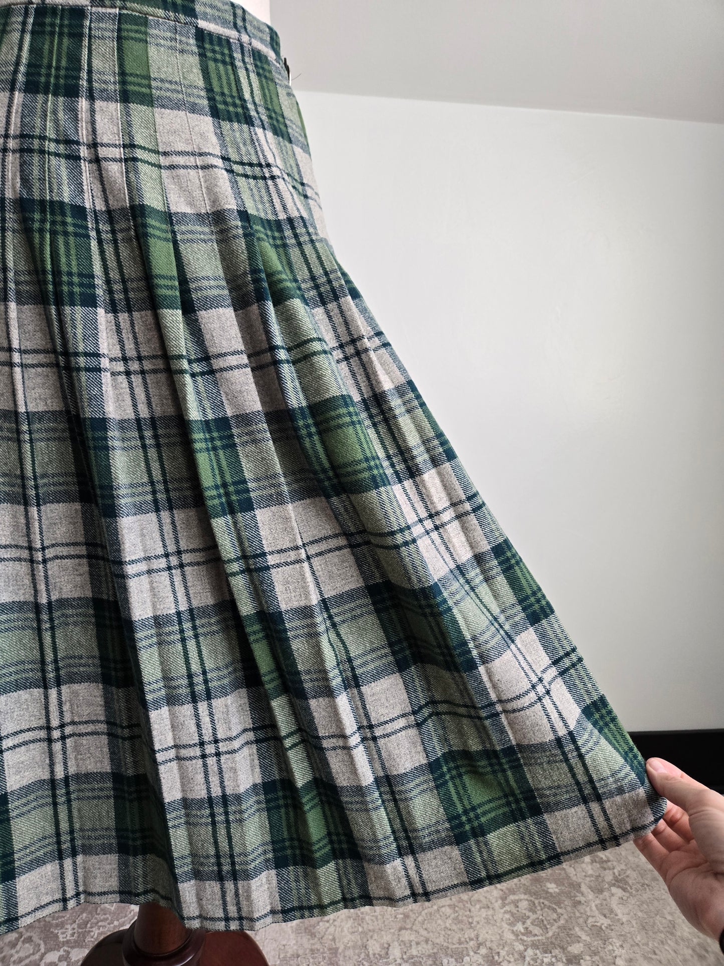 Hyland Vintage Scottish Wool Plaid Skirt Made in Scotland - W26-28"