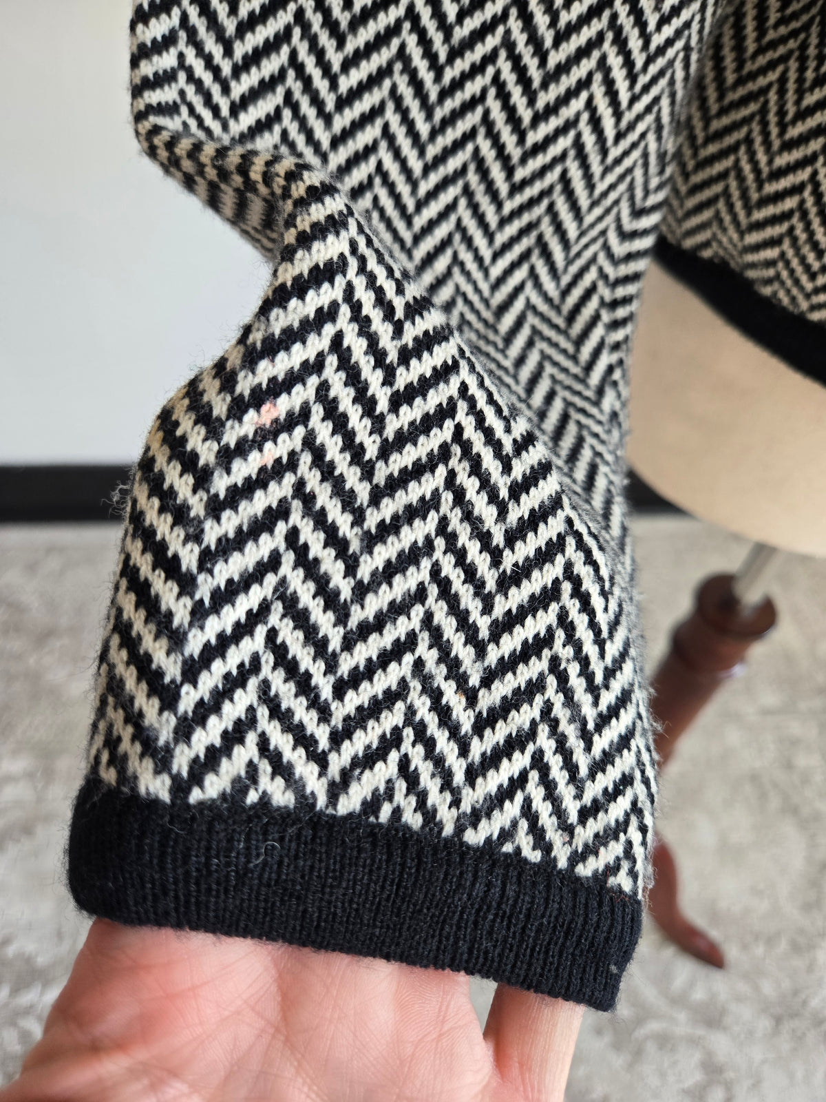 Vintage Liz Claiborne Cropped Lambswool Cardigan - Medium