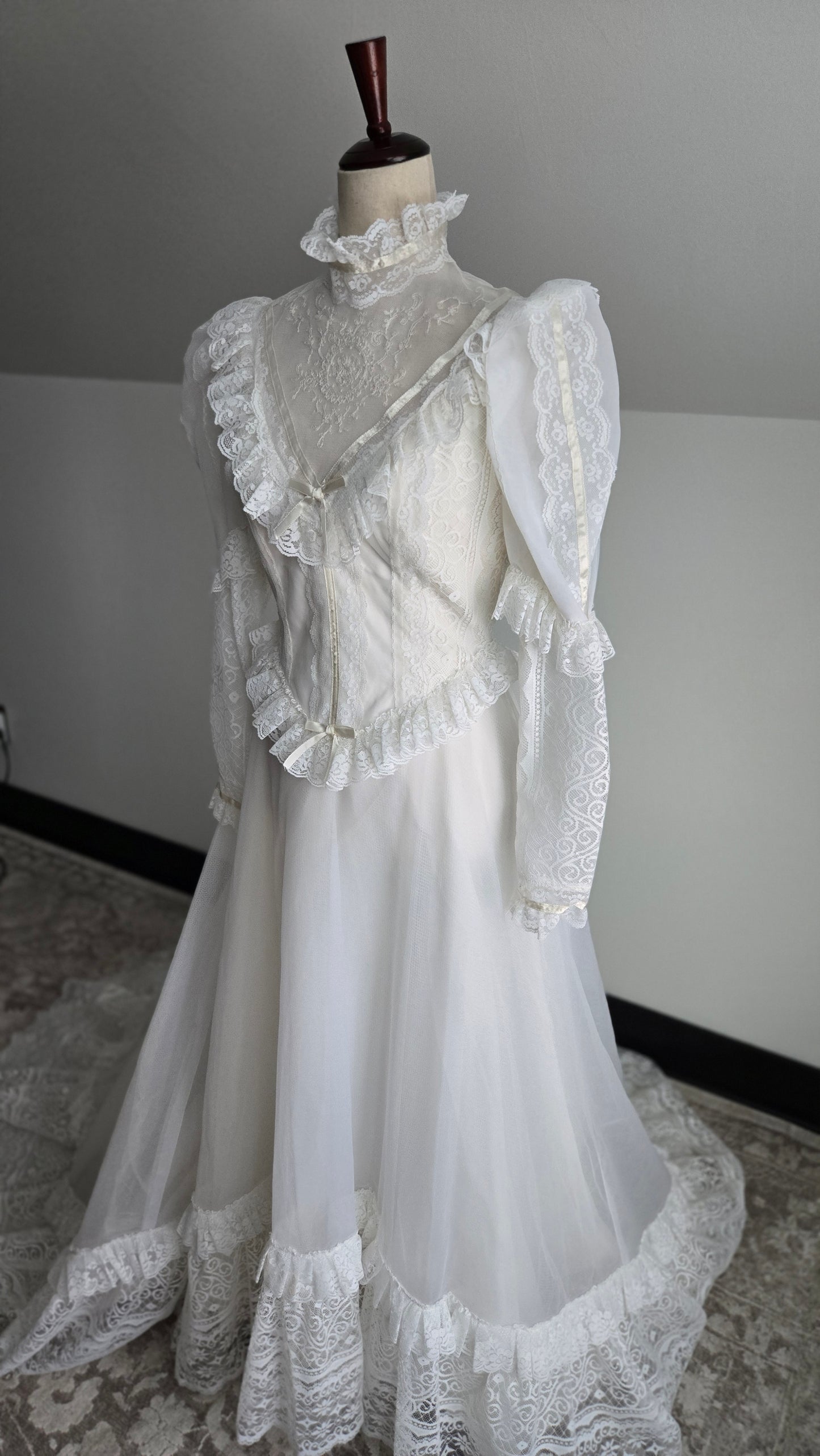 Vintage Victorian Gunne Style Wedding Dress