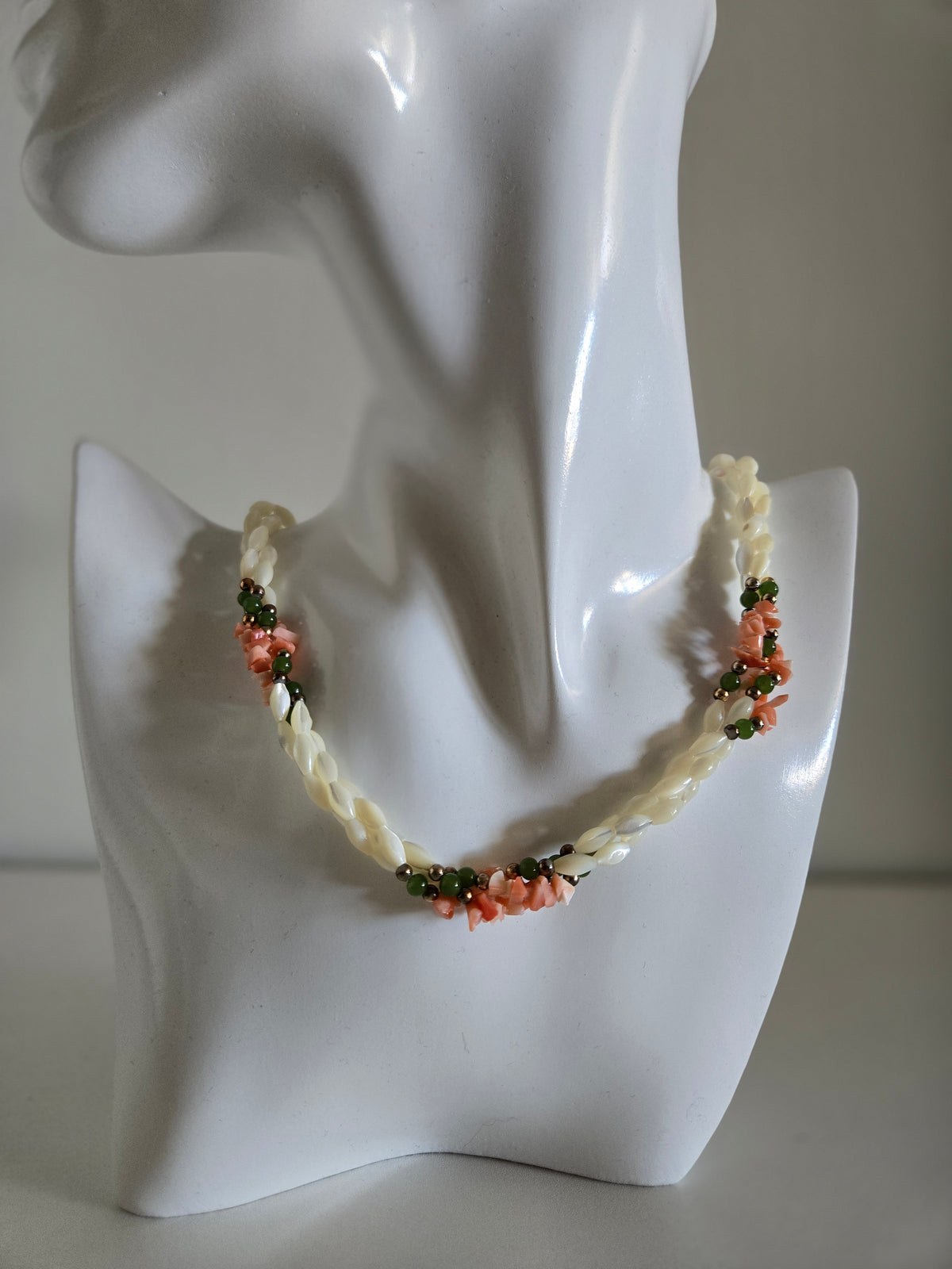 Vintage Mother of Pearl Floral Twisted Necklace