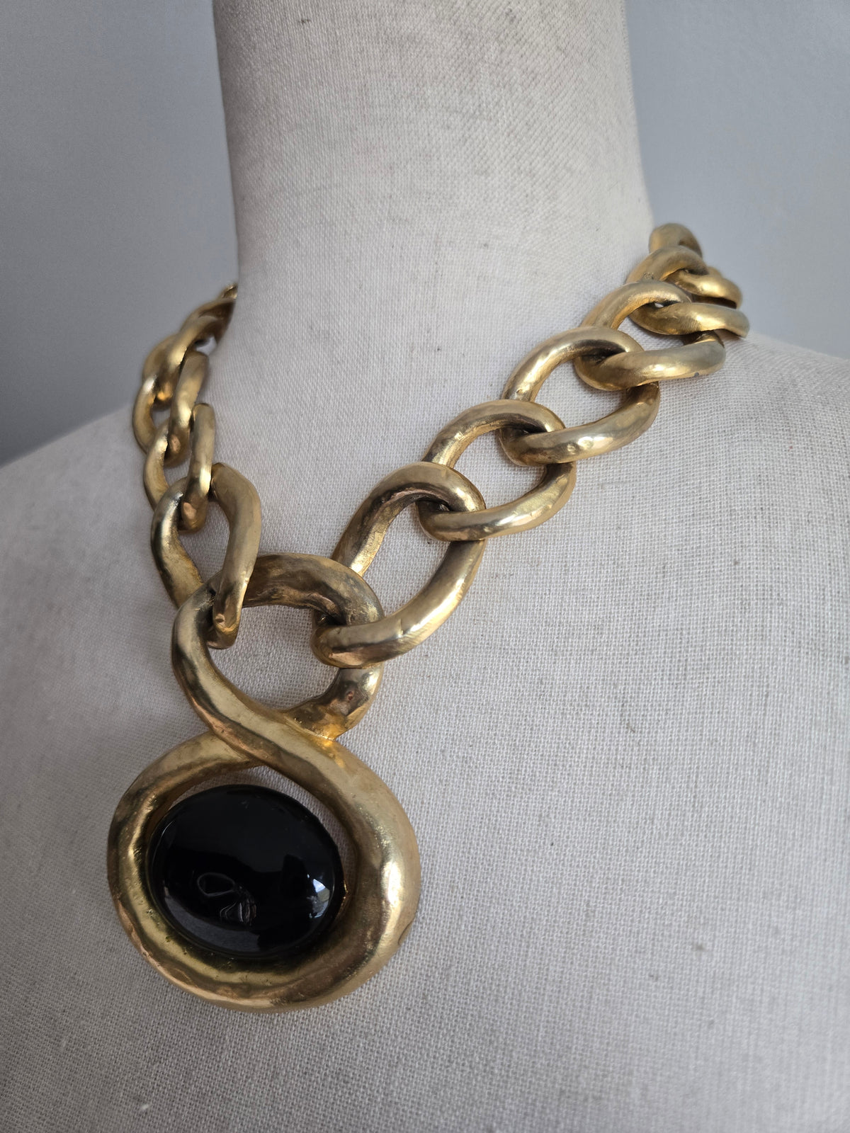Vintage Chunky Bold Mama Black Cab Necklace