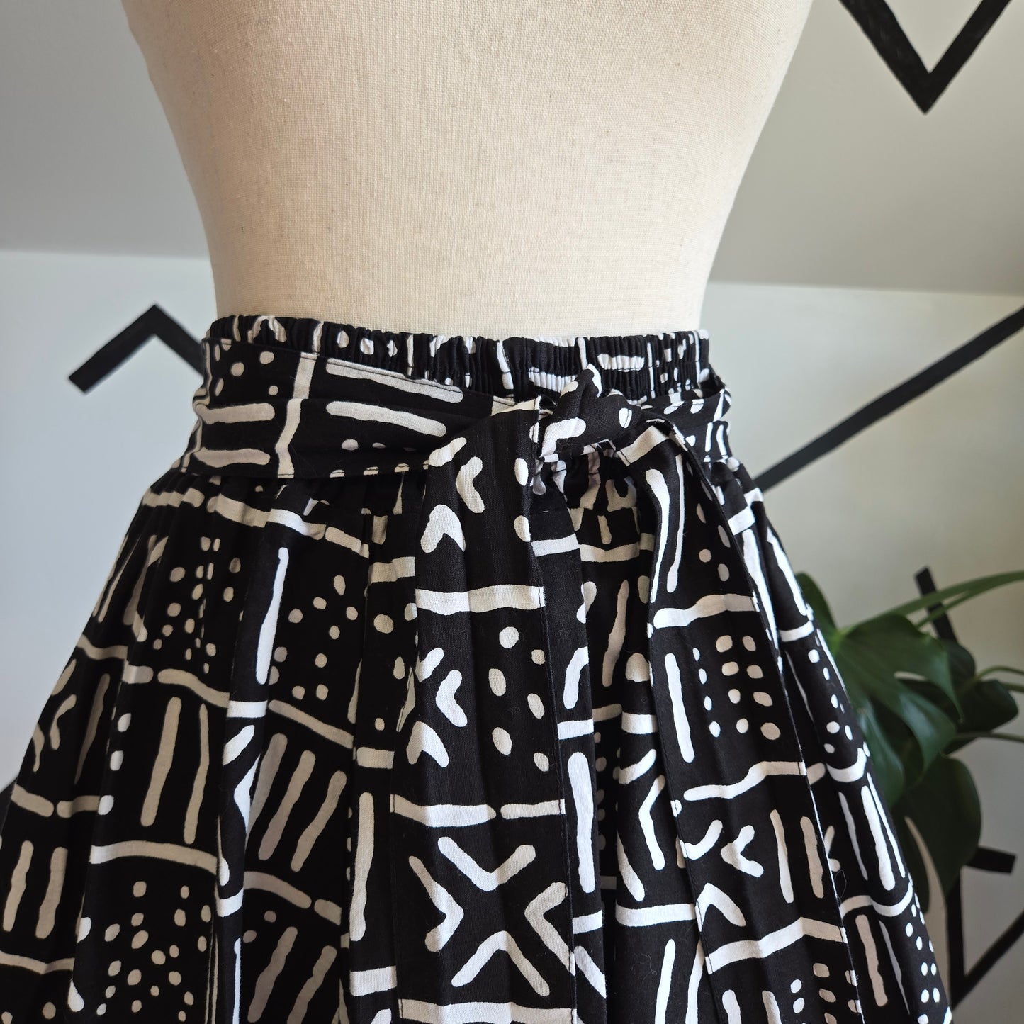 Barcloth Black and White Skirt with Elastic Waistband and Tie - S-XL