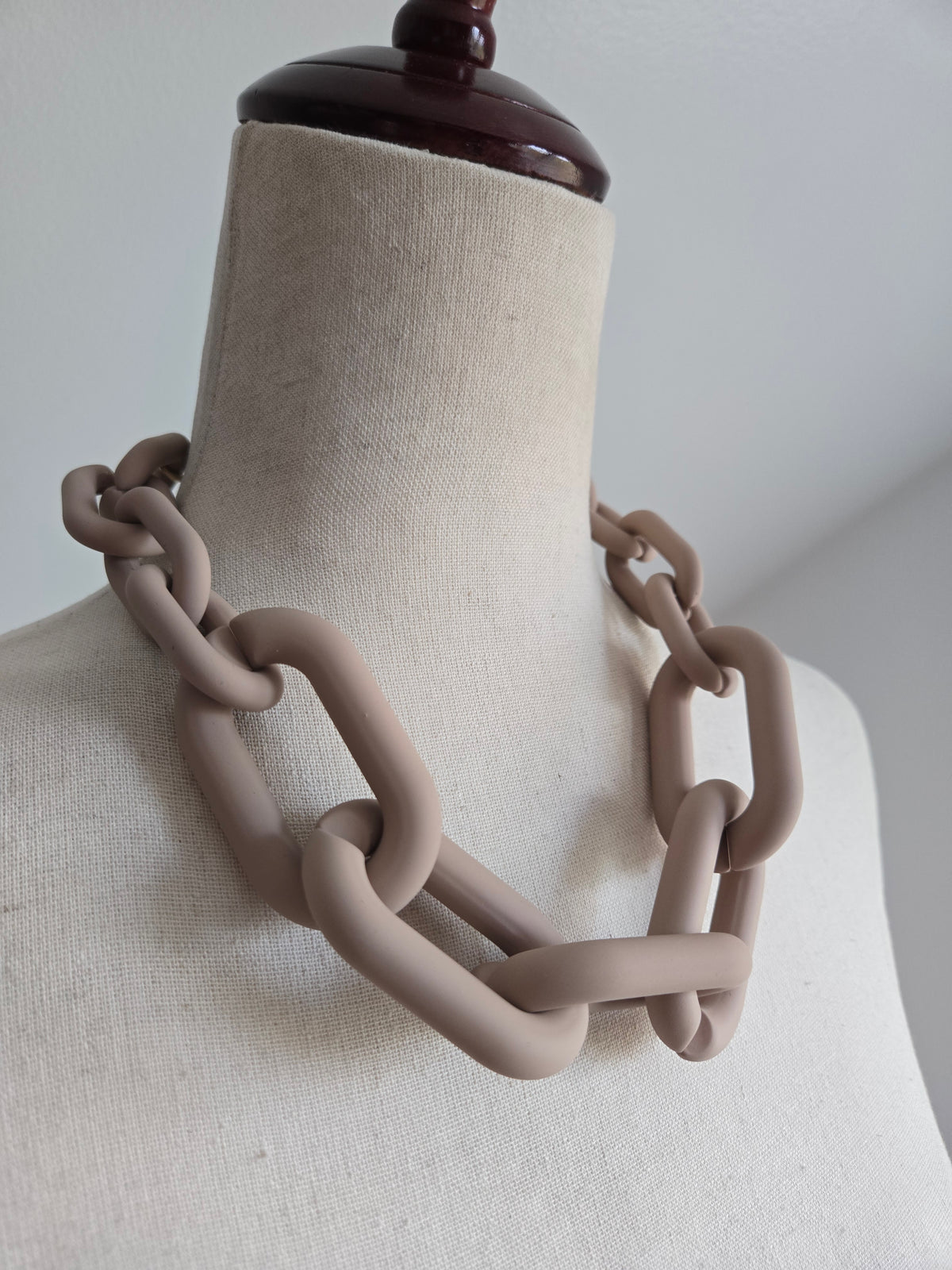 Chunky Neutral Oversize Chain Link Necklace