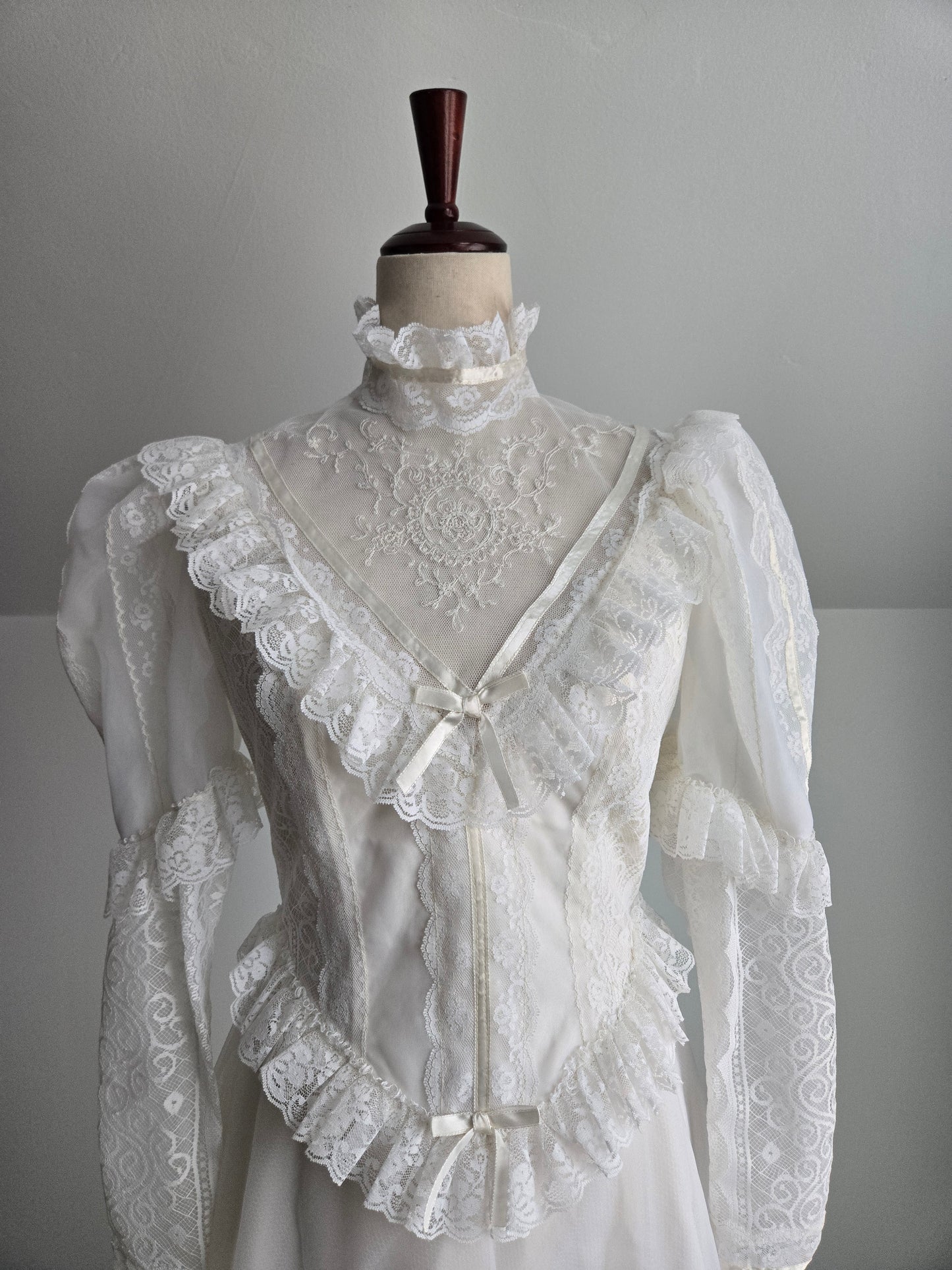 Vintage Victorian Gunne Style Wedding Dress