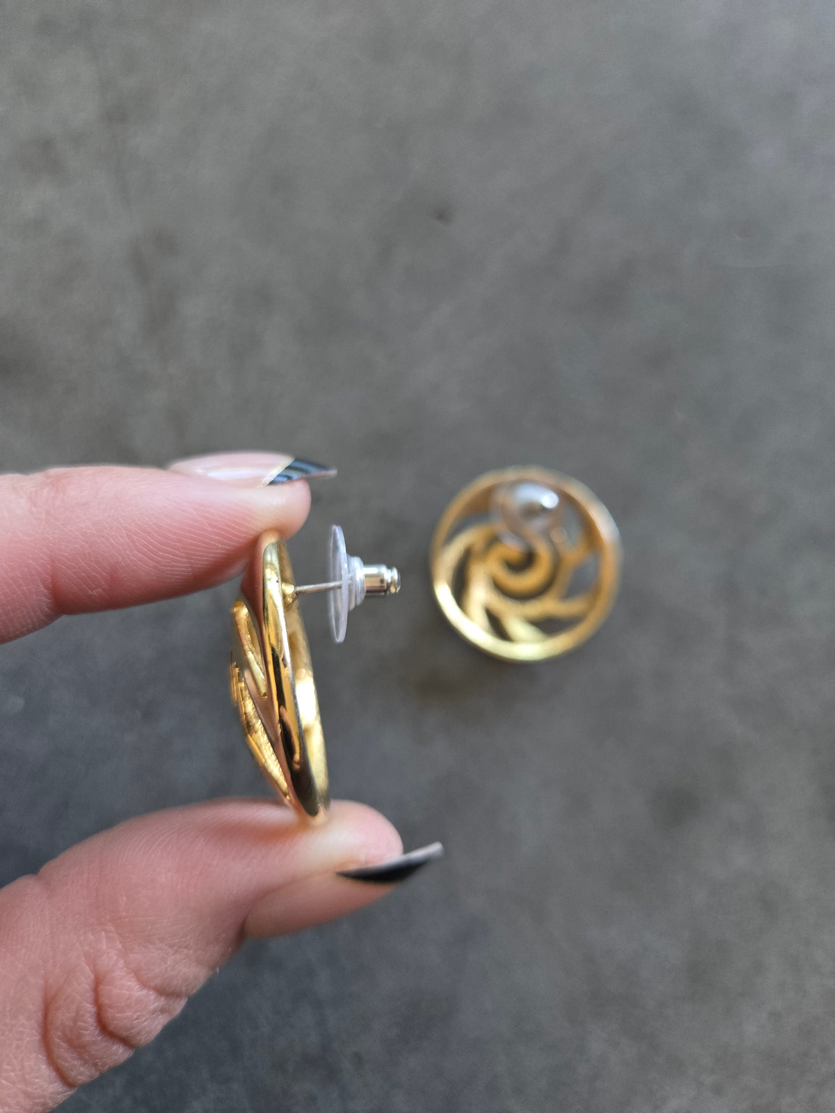 Vintage Gold Tone Sun Swirl Earrings - Pierced