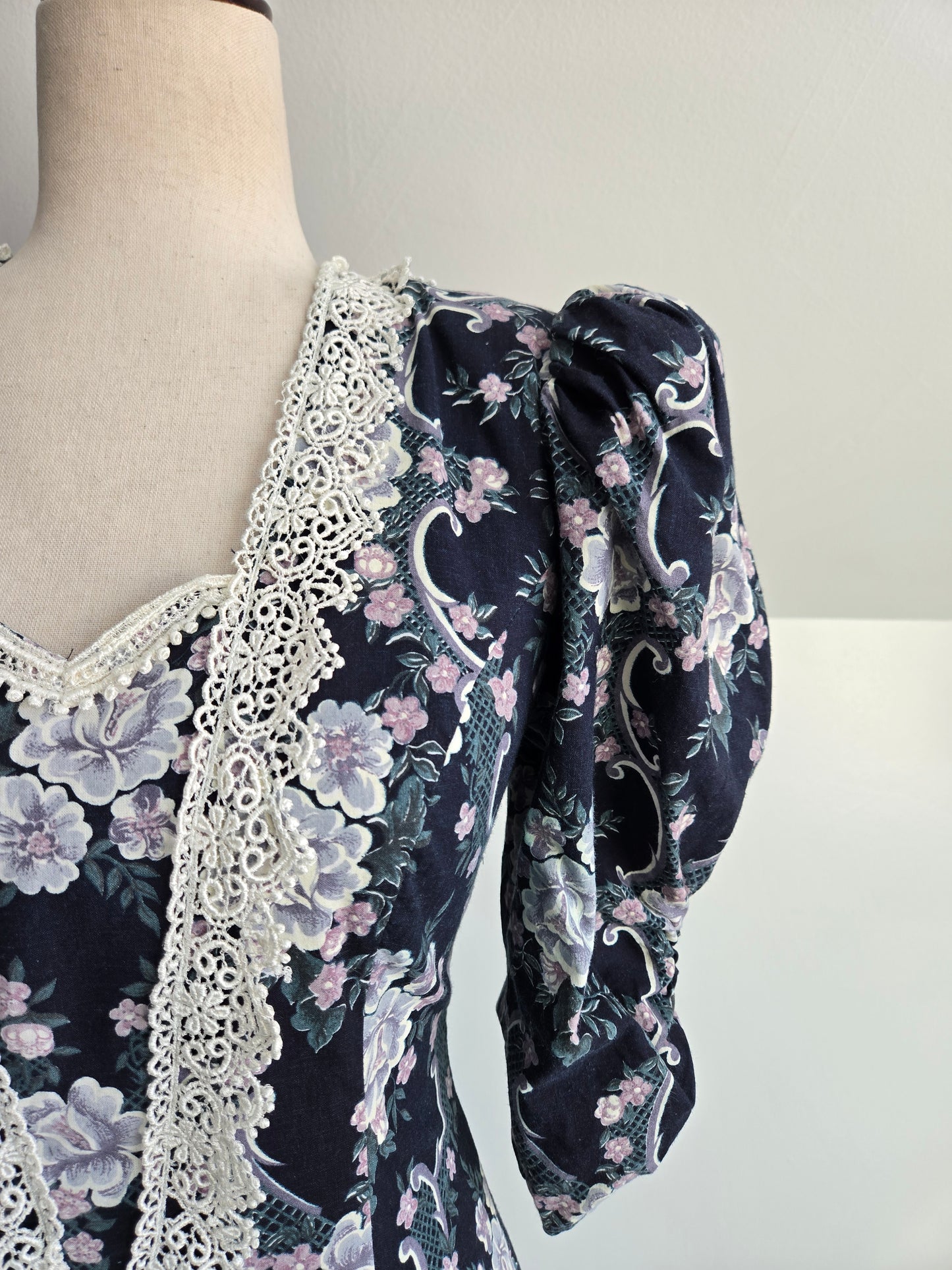 Vintage 80s Gunne Sax by Jessica McClintok Cotton Floral Dress - small