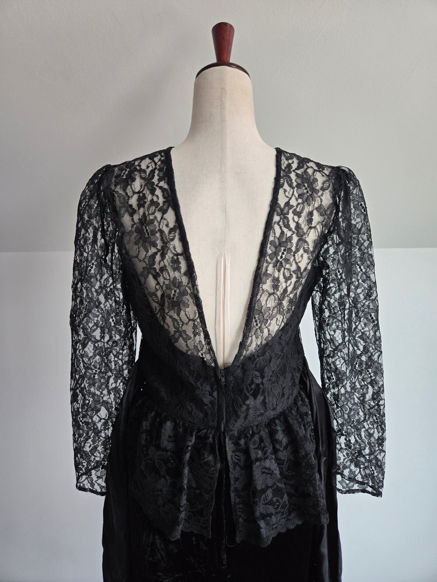 Gunne Sax Jessica McClintok Vintage 1980s Black Lace and Velvet Dress - S/M