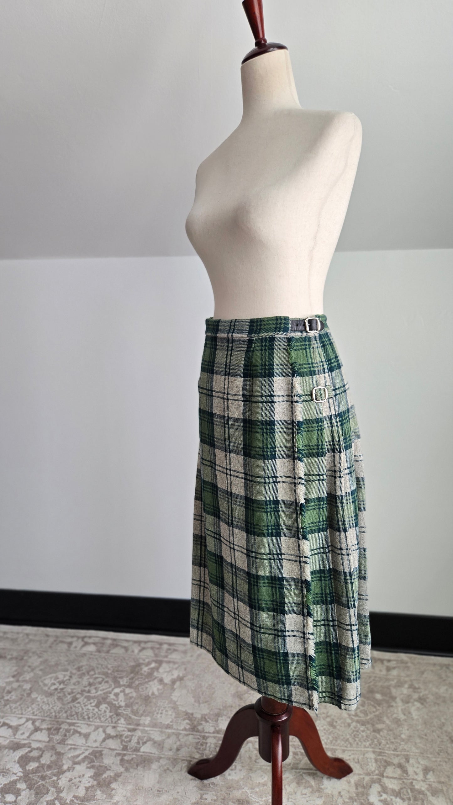 Hyland Vintage Scottish Wool Plaid Skirt Made in Scotland - W26-28"