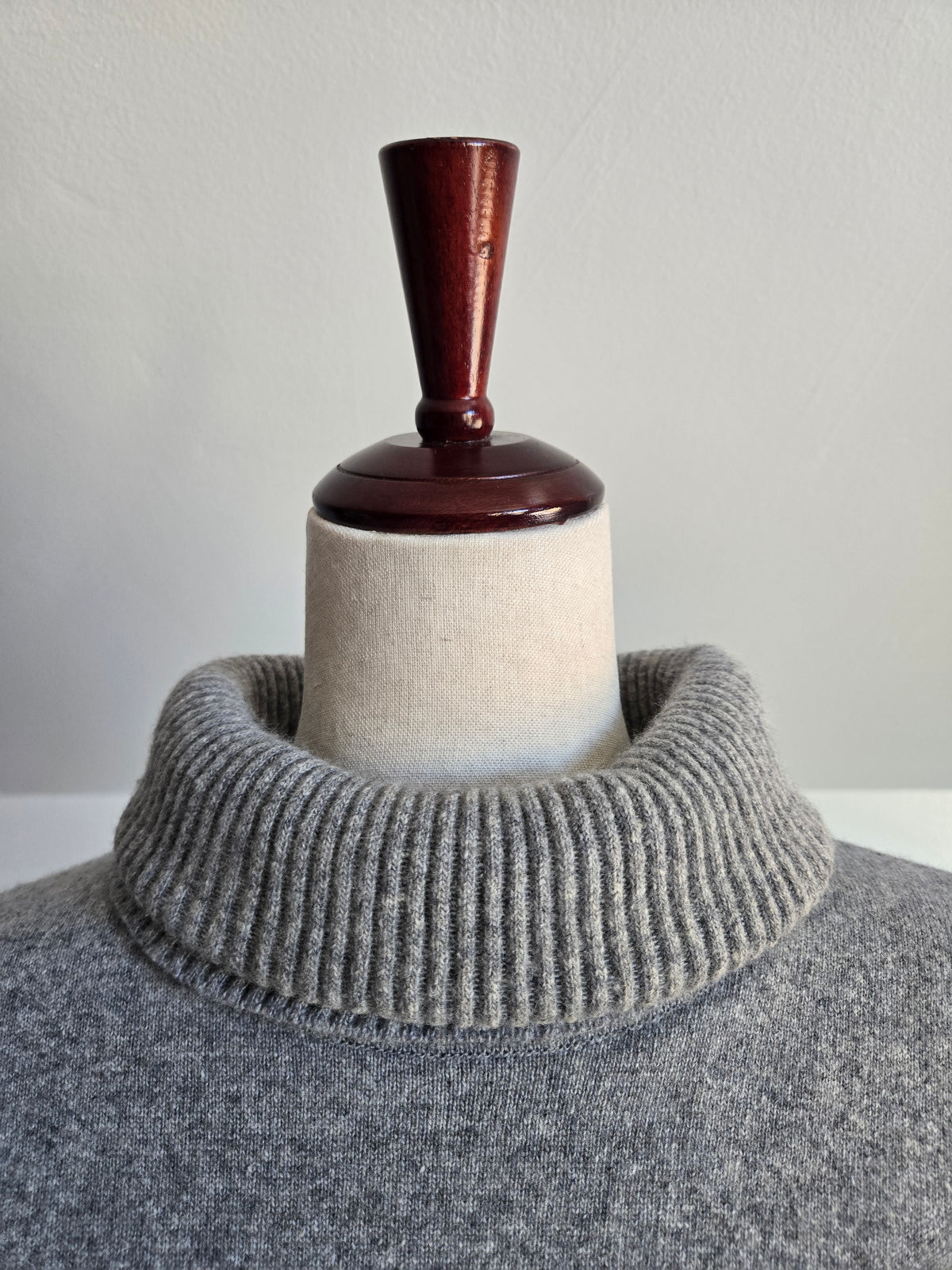 Vintage Robert Maynard Pure Scottish Cashmere Sweater - Medium