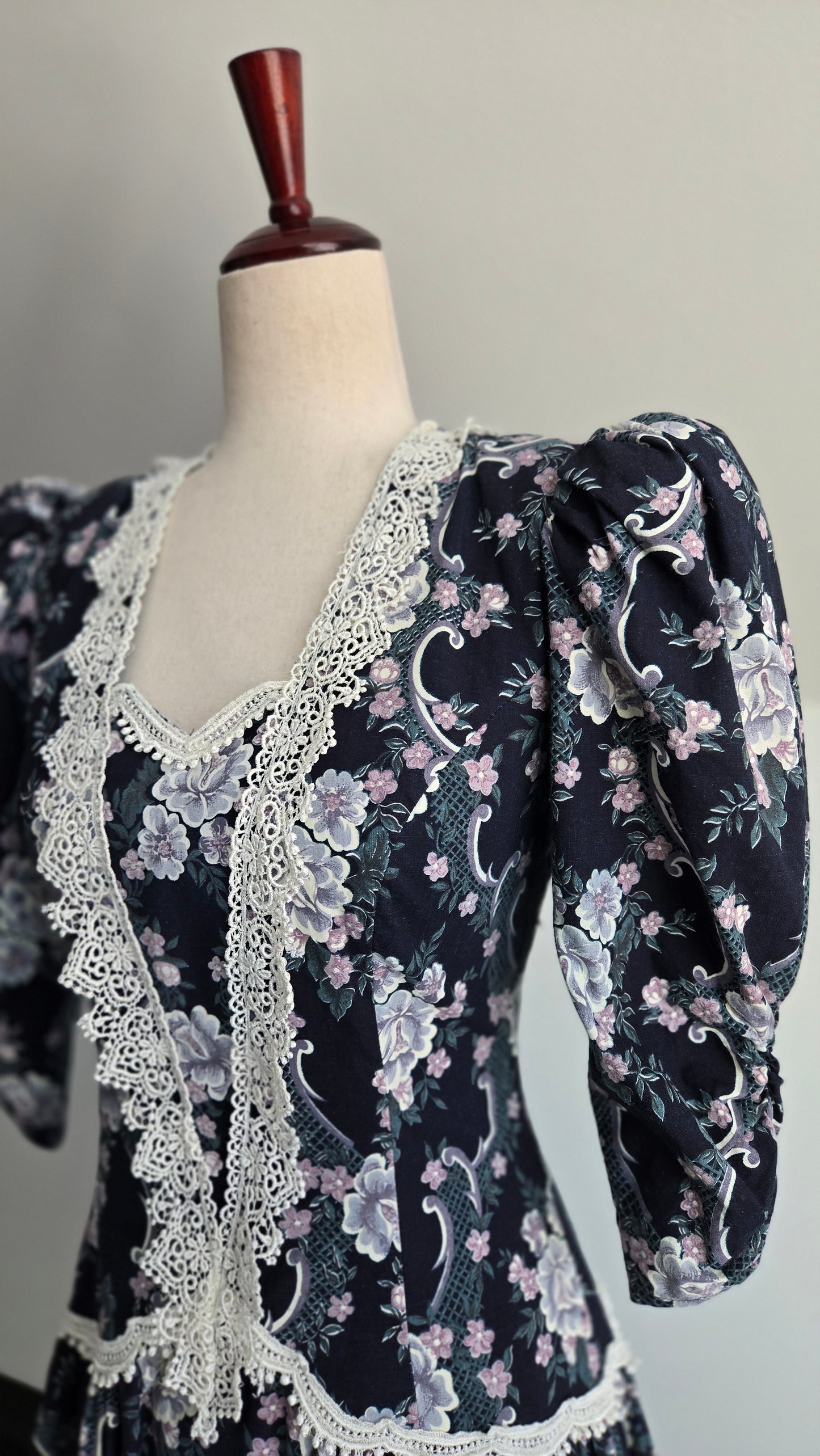 Vintage 80s Gunne Sax by Jessica McClintok Cotton Floral Dress - small