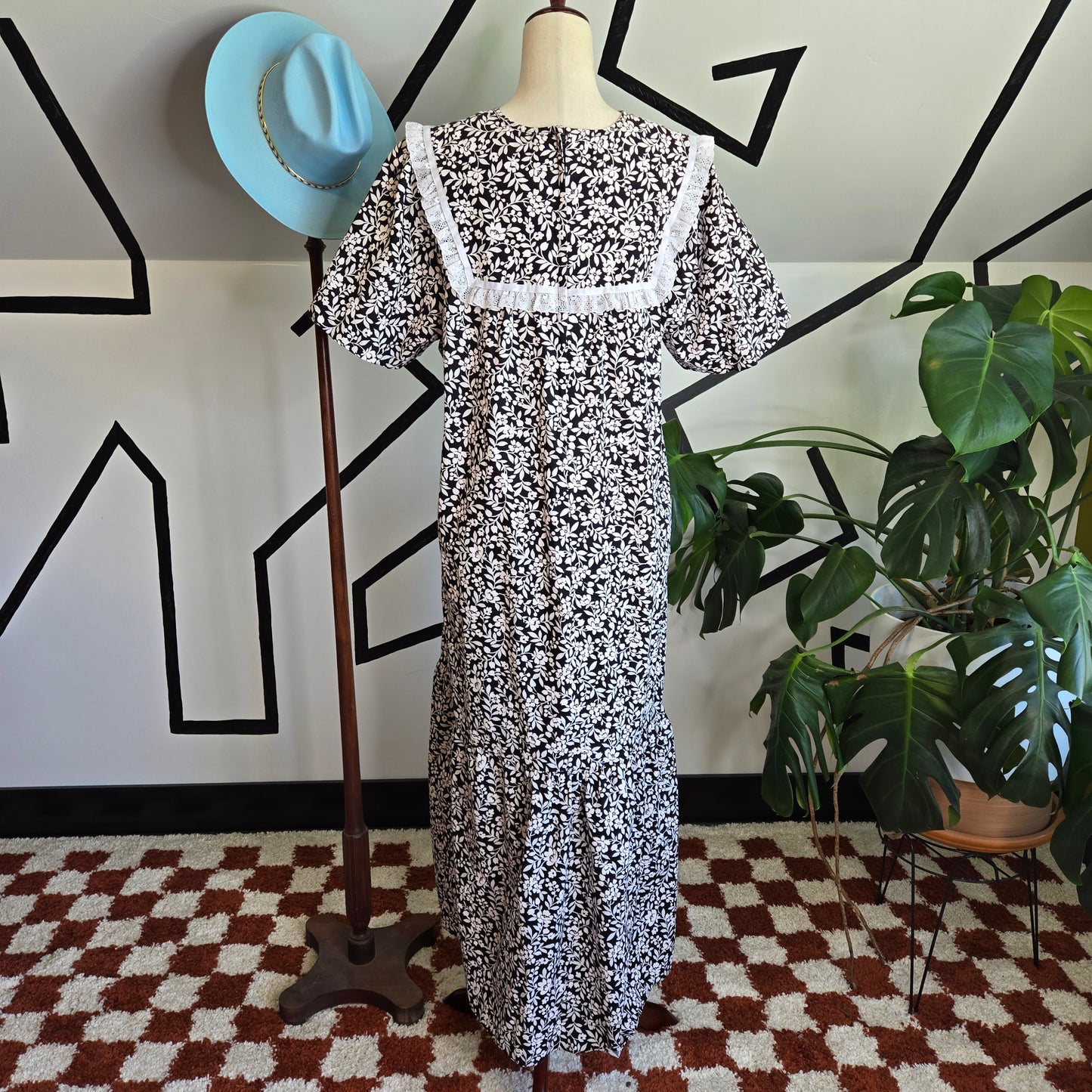 RM Made in Hawaii Vintage Black and White Floral Maxi Dress - XL