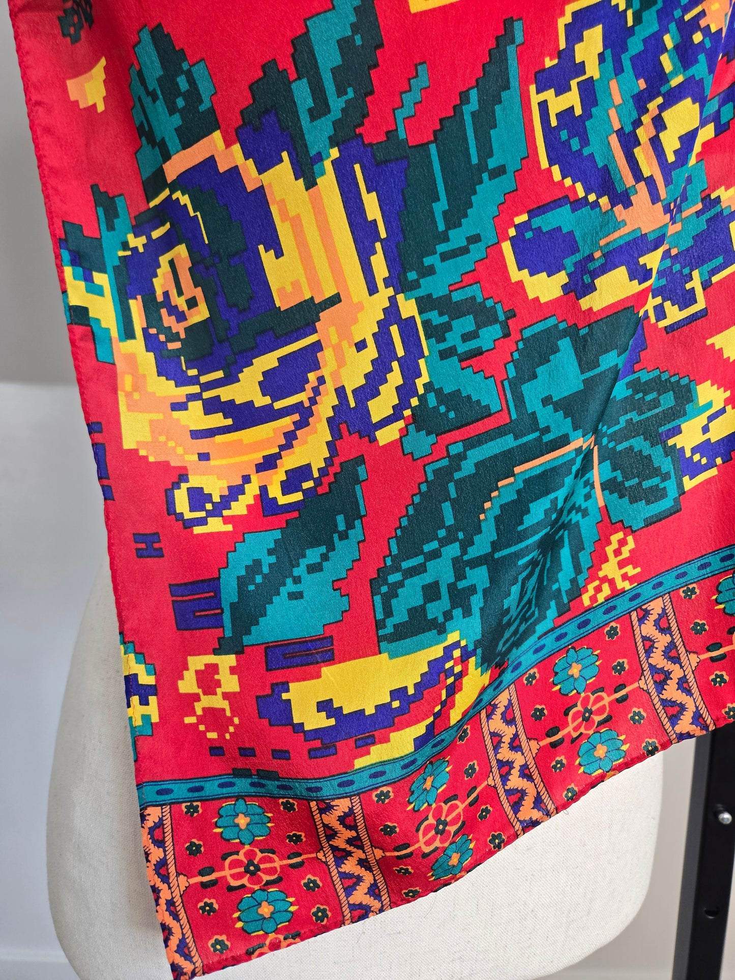 Vintage 100% Silk Mad ein Japan Red Digi Floral Scarf