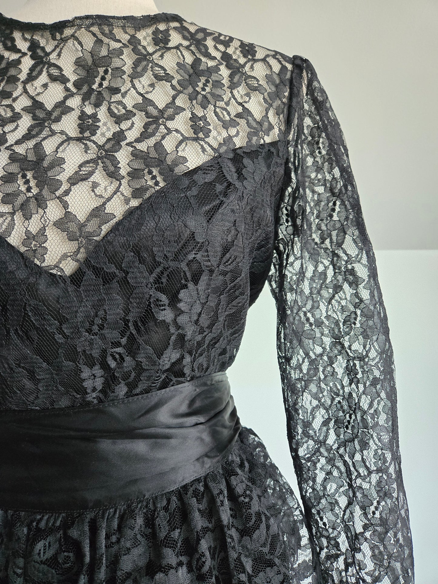Gunne Sax Jessica McClintok Vintage 1980s Black Lace and Velvet Dress - S/M