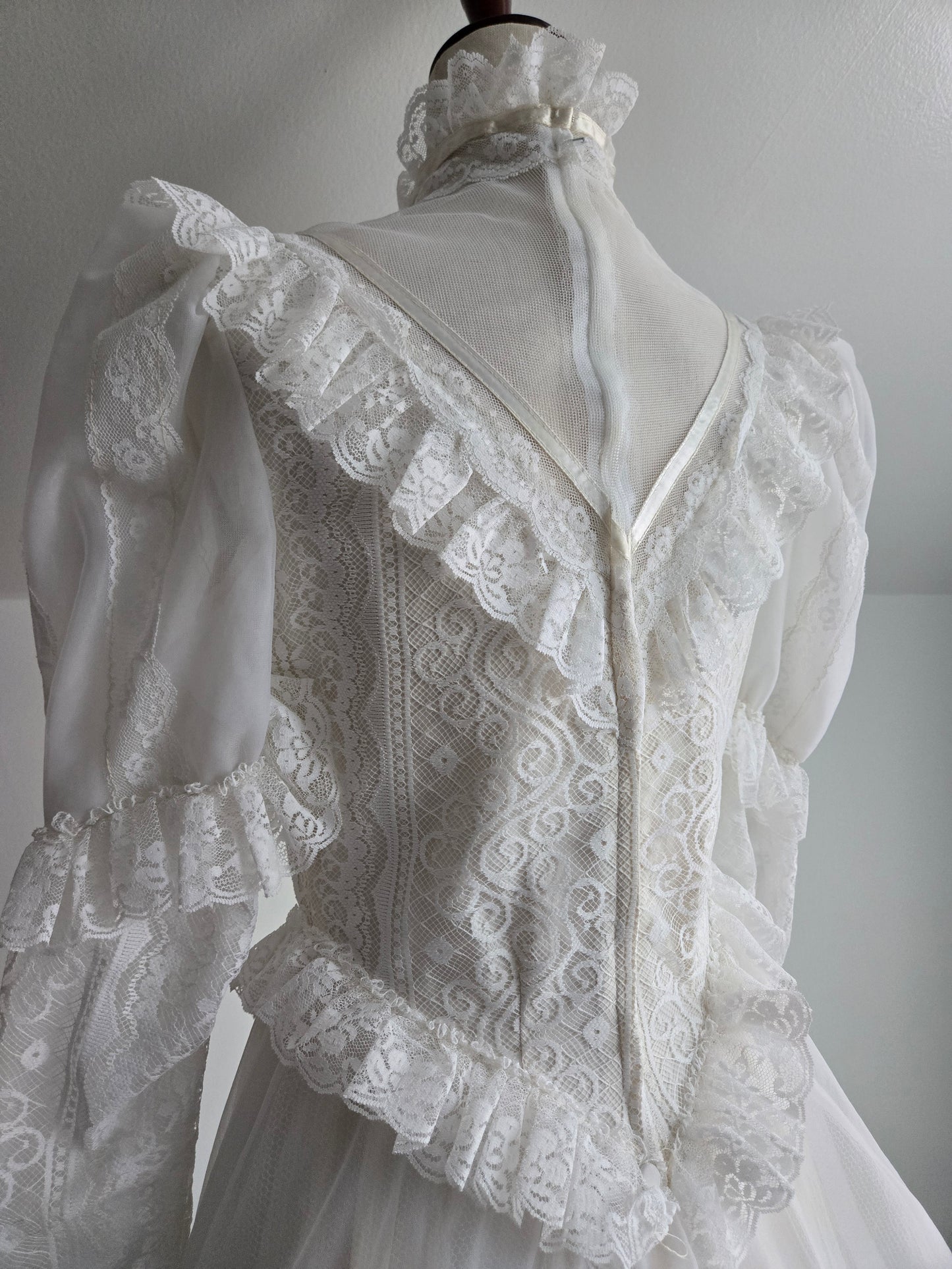 Vintage Victorian Gunne Style Wedding Dress