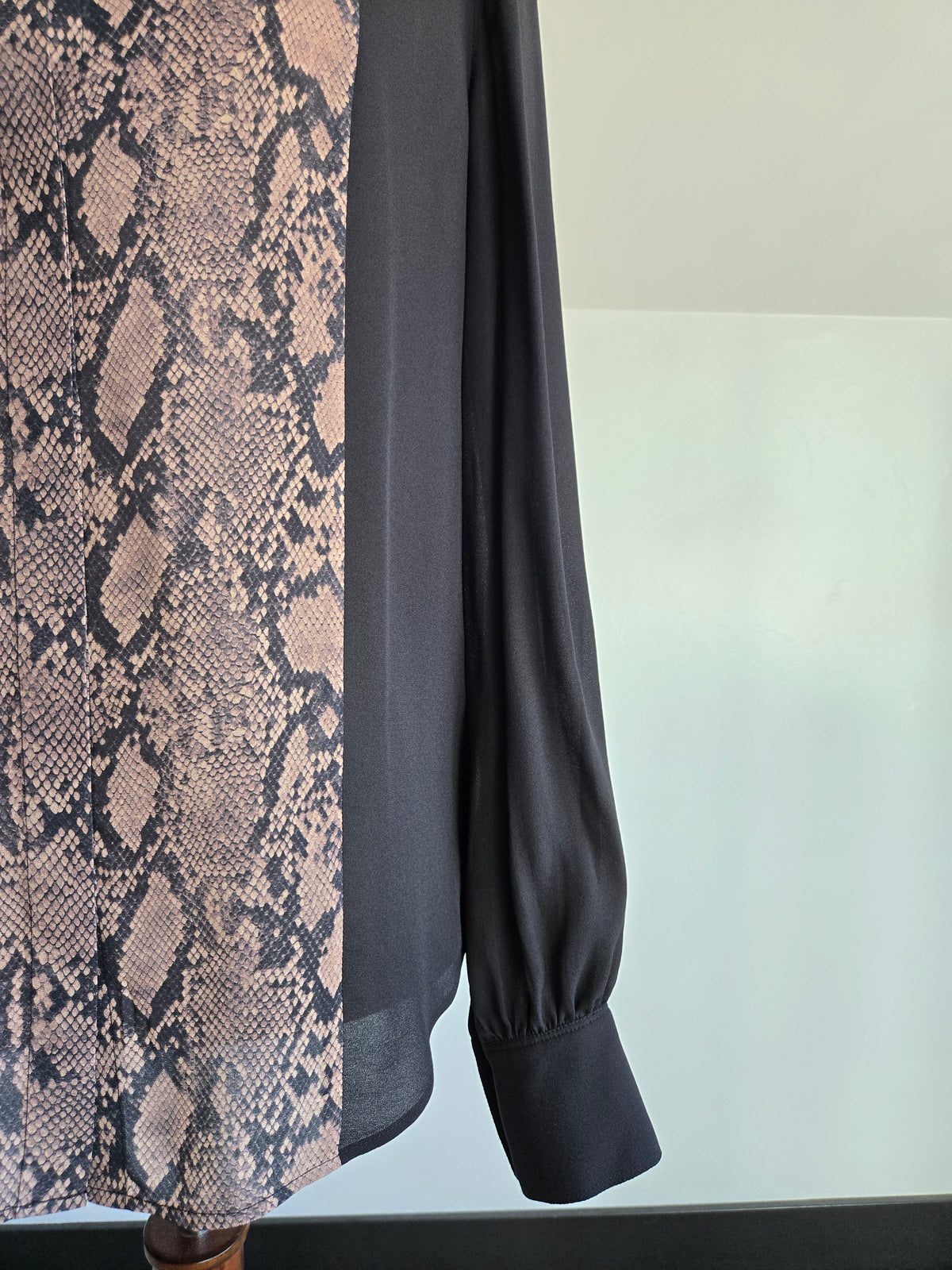 FRAME Designer Silk Top with Snakeskin Print - Small