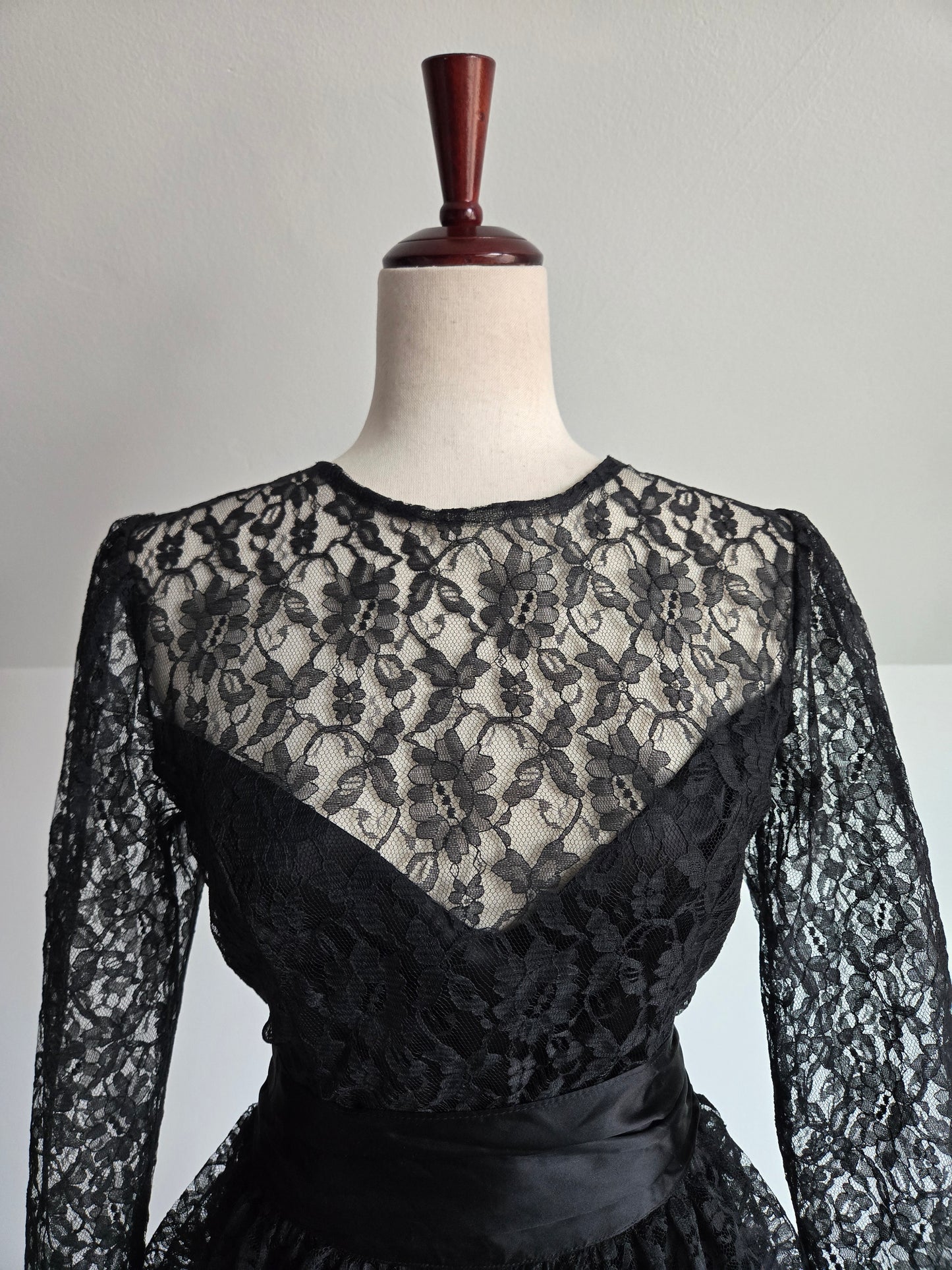 Gunne Sax Jessica McClintok Vintage 1980s Black Lace and Velvet Dress - S/M
