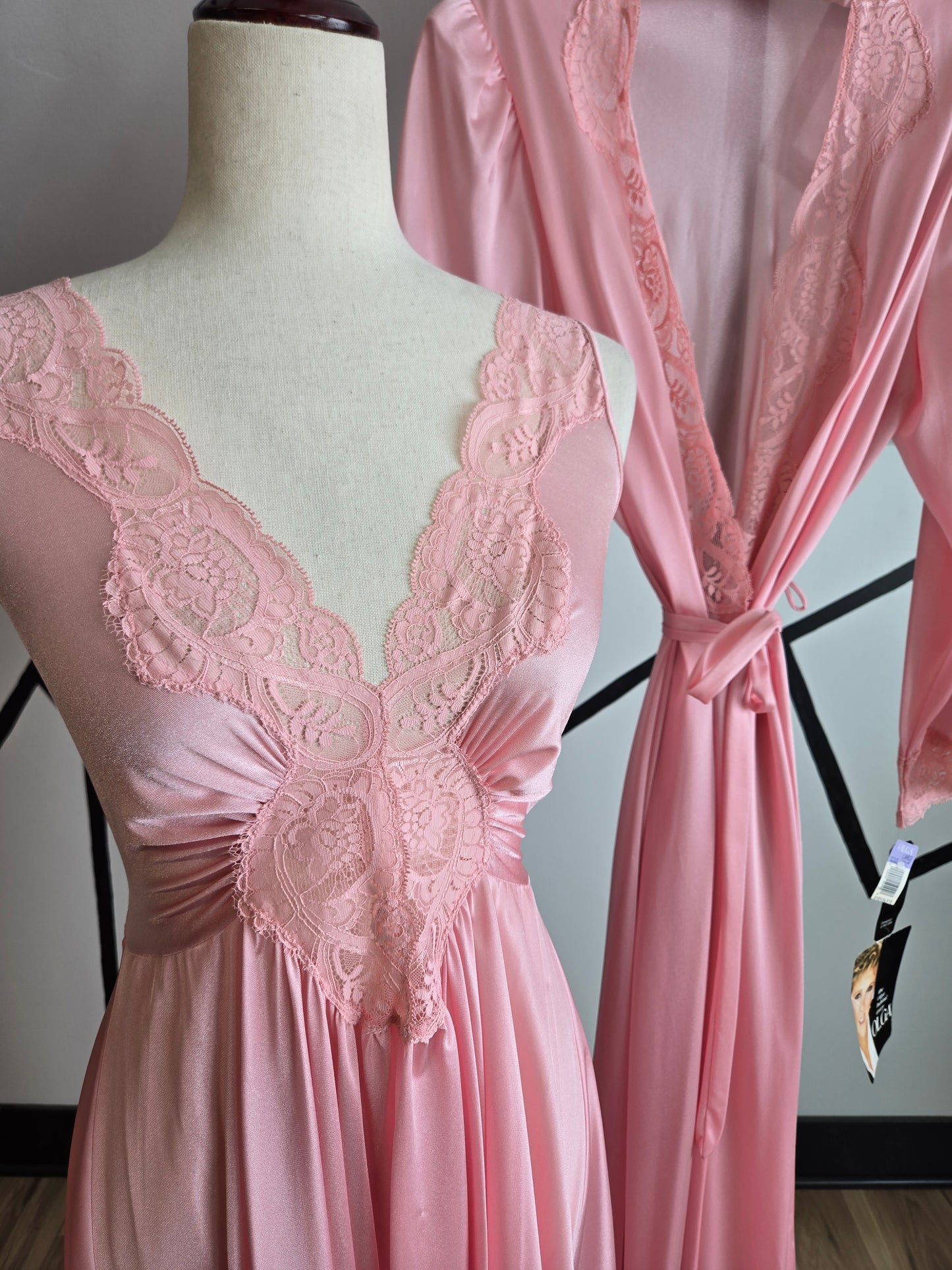 Authentic Olga Deadstock 70s Light Pink Robe with Butterfly Lace Peignoir - large