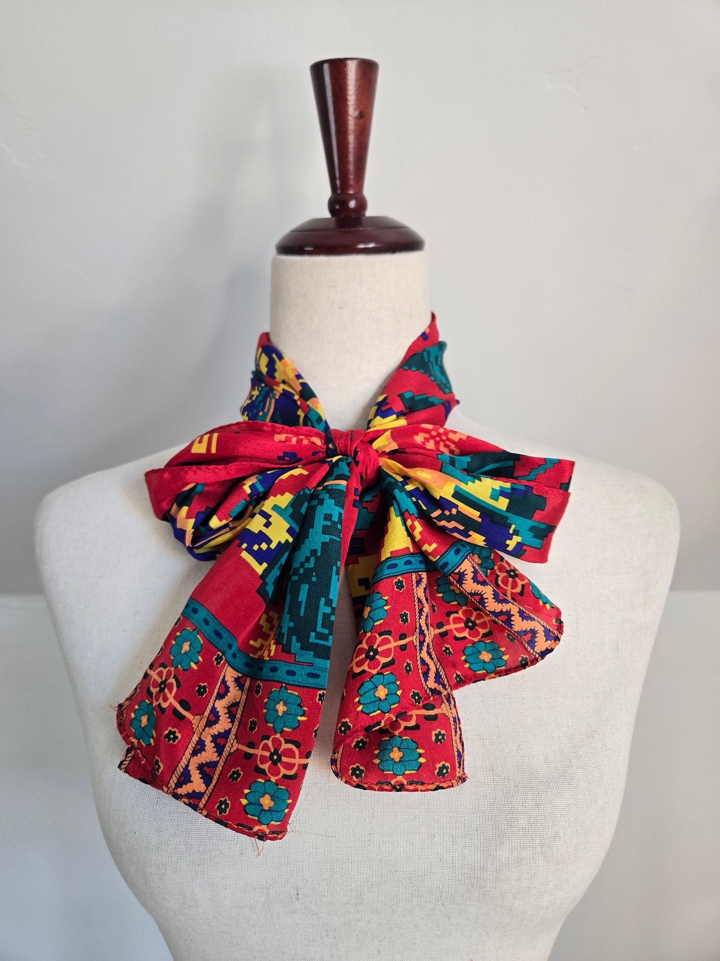 Vintage 100% Silk Mad ein Japan Red Digi Floral Scarf