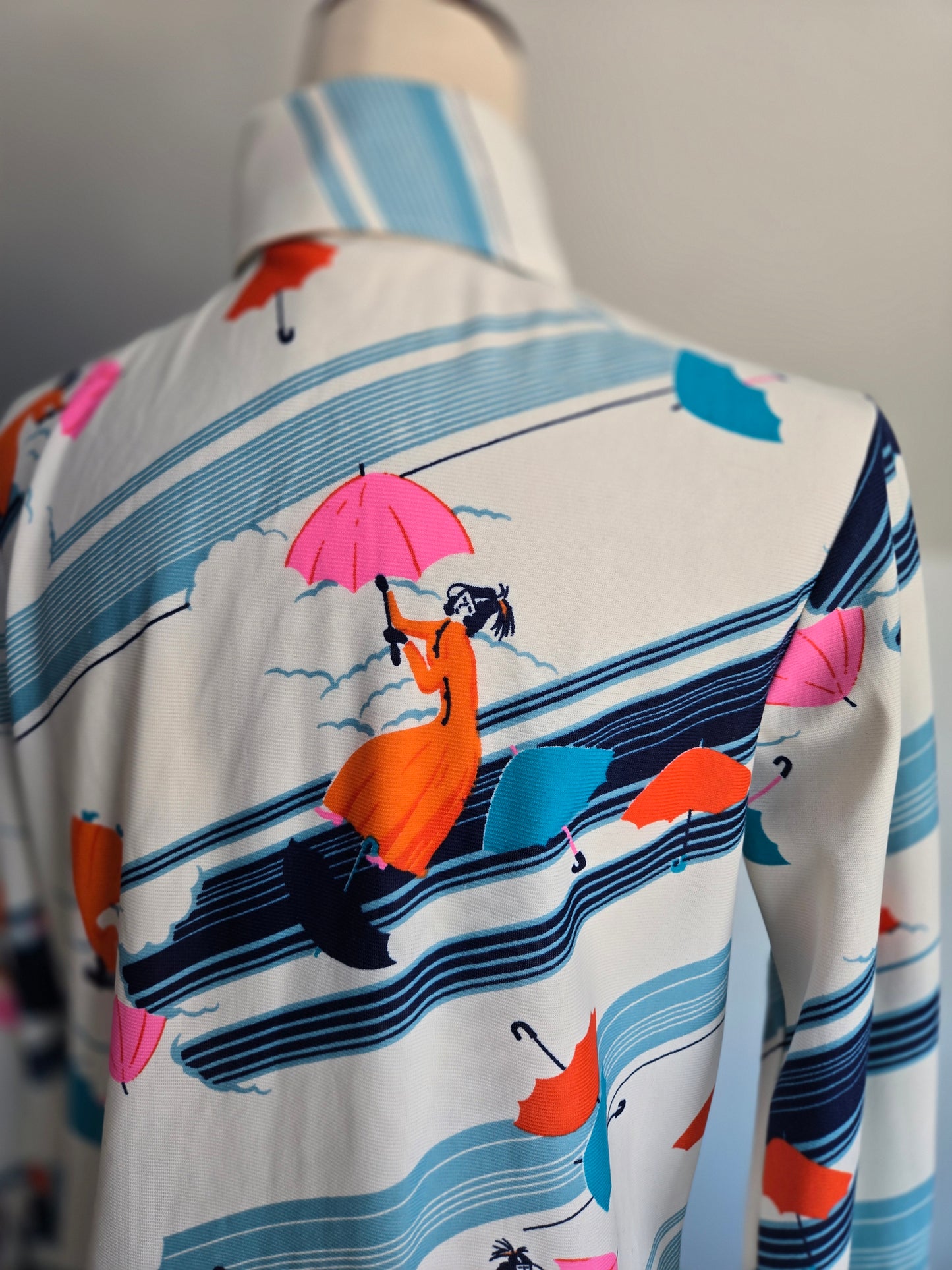 Amy Barr Vintage 70s Novelty Umbrella Lady Shirt - large