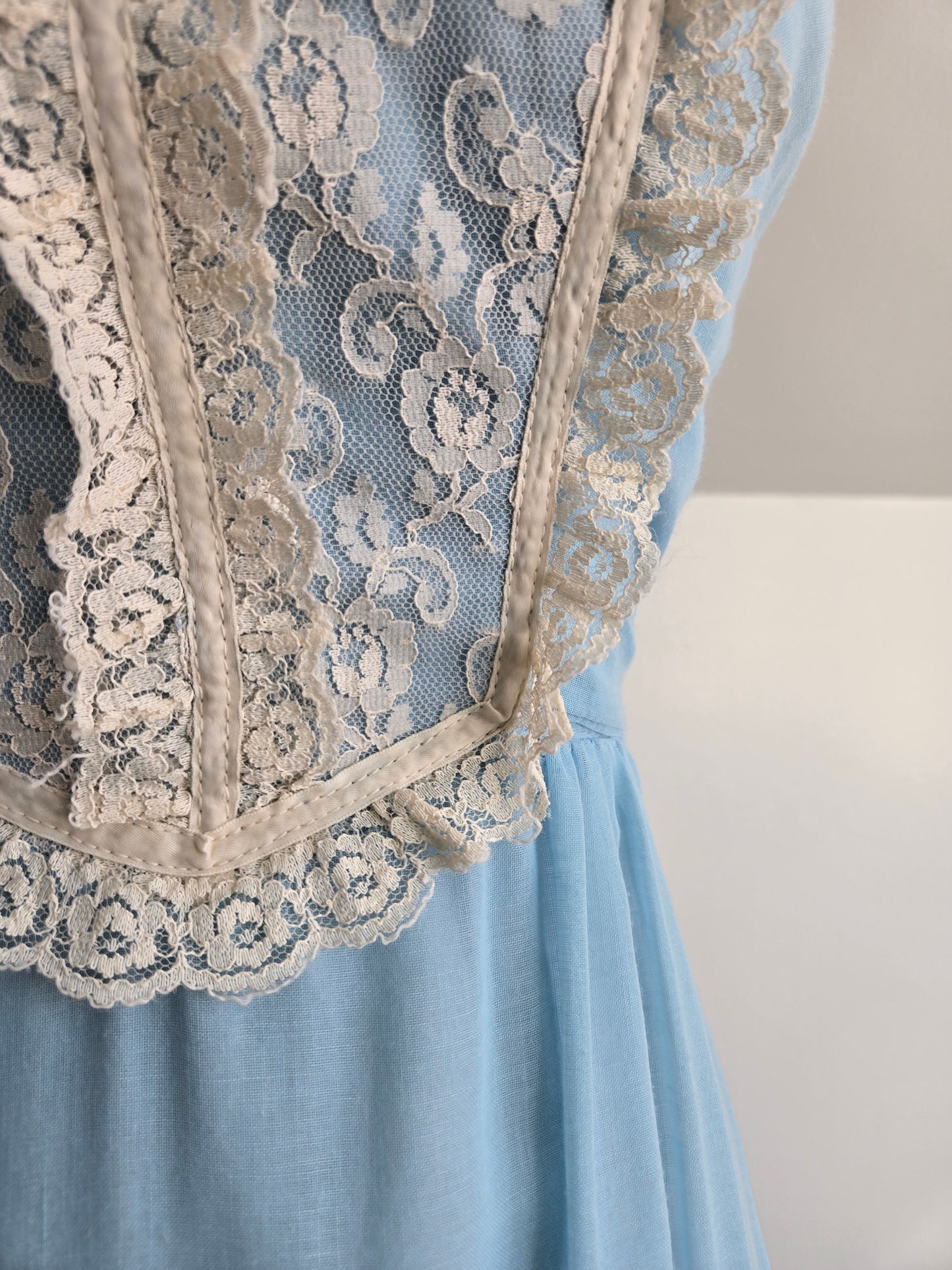 Candi Jones California Vintage 70s Baby Blue Lace Bib Prairie Dress - XS