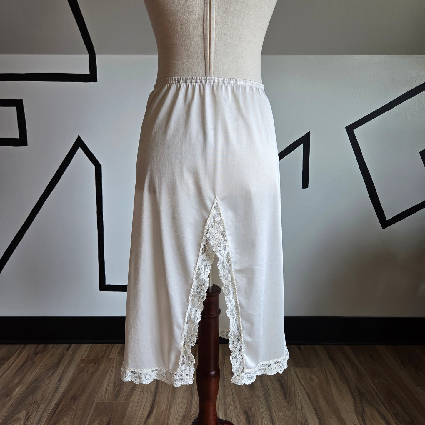 Vanity Fair Vintage White Slip Skirt - medium/large