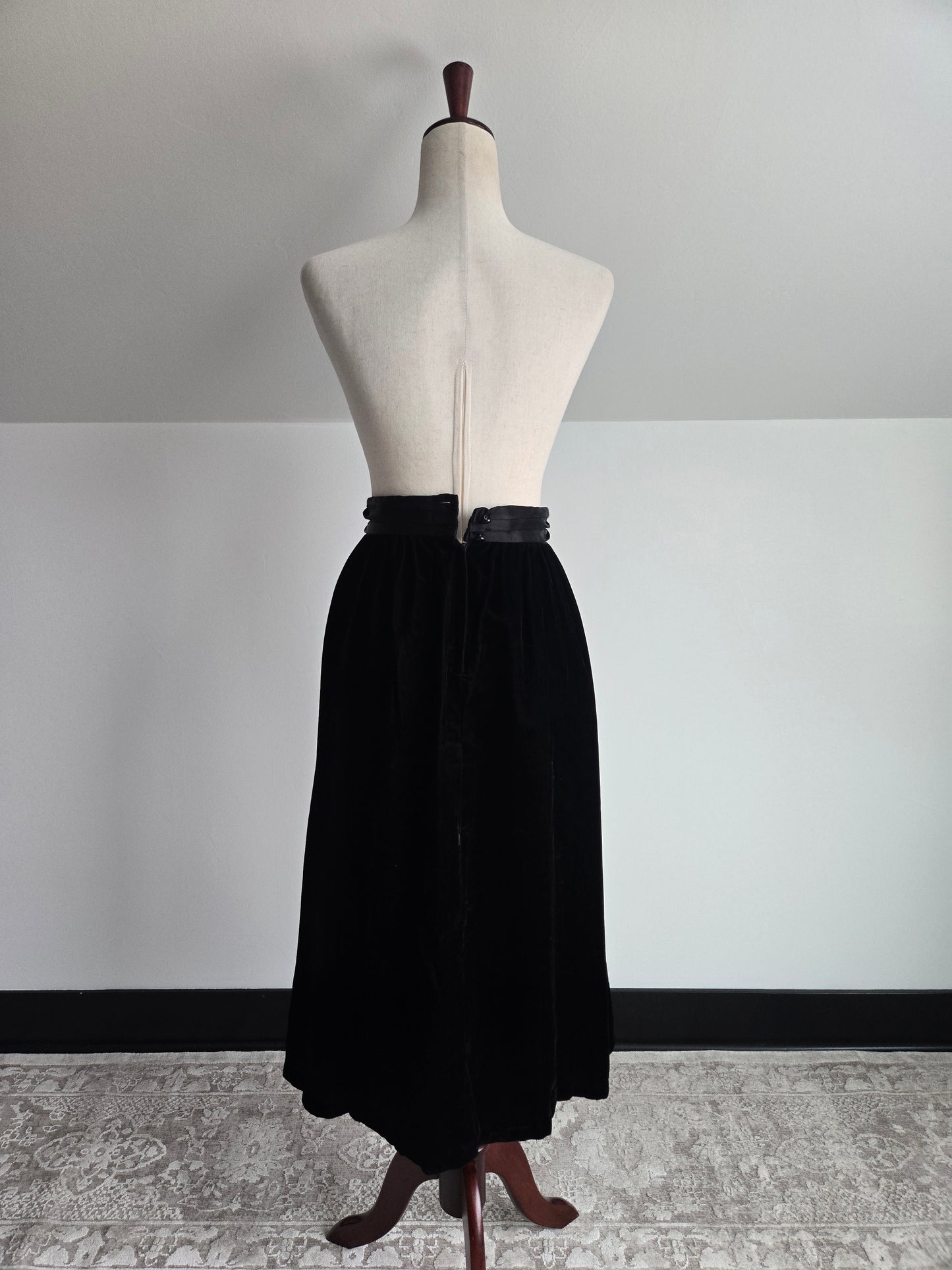 Gunne Sax by Jessica McClintok Black Velvet Skirt - XS