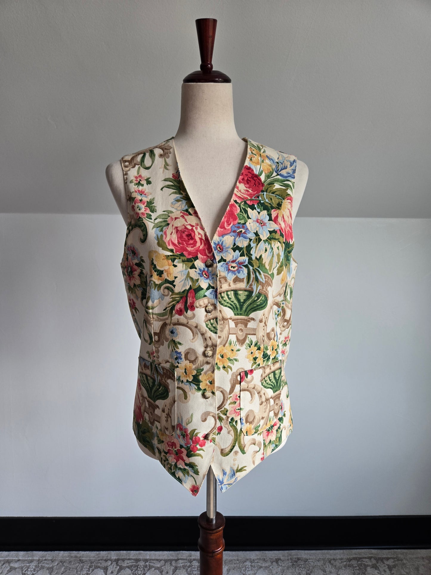 E Claire Vintage Cotton Floral Vest in Ivory - S/M
