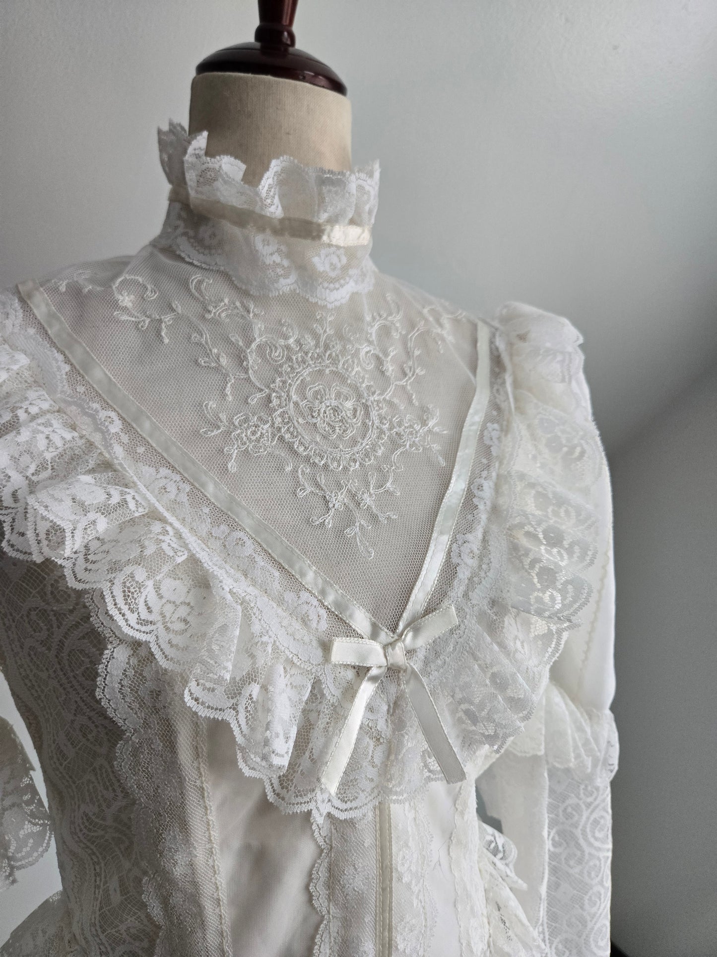 Vintage Victorian Gunne Style Wedding Dress