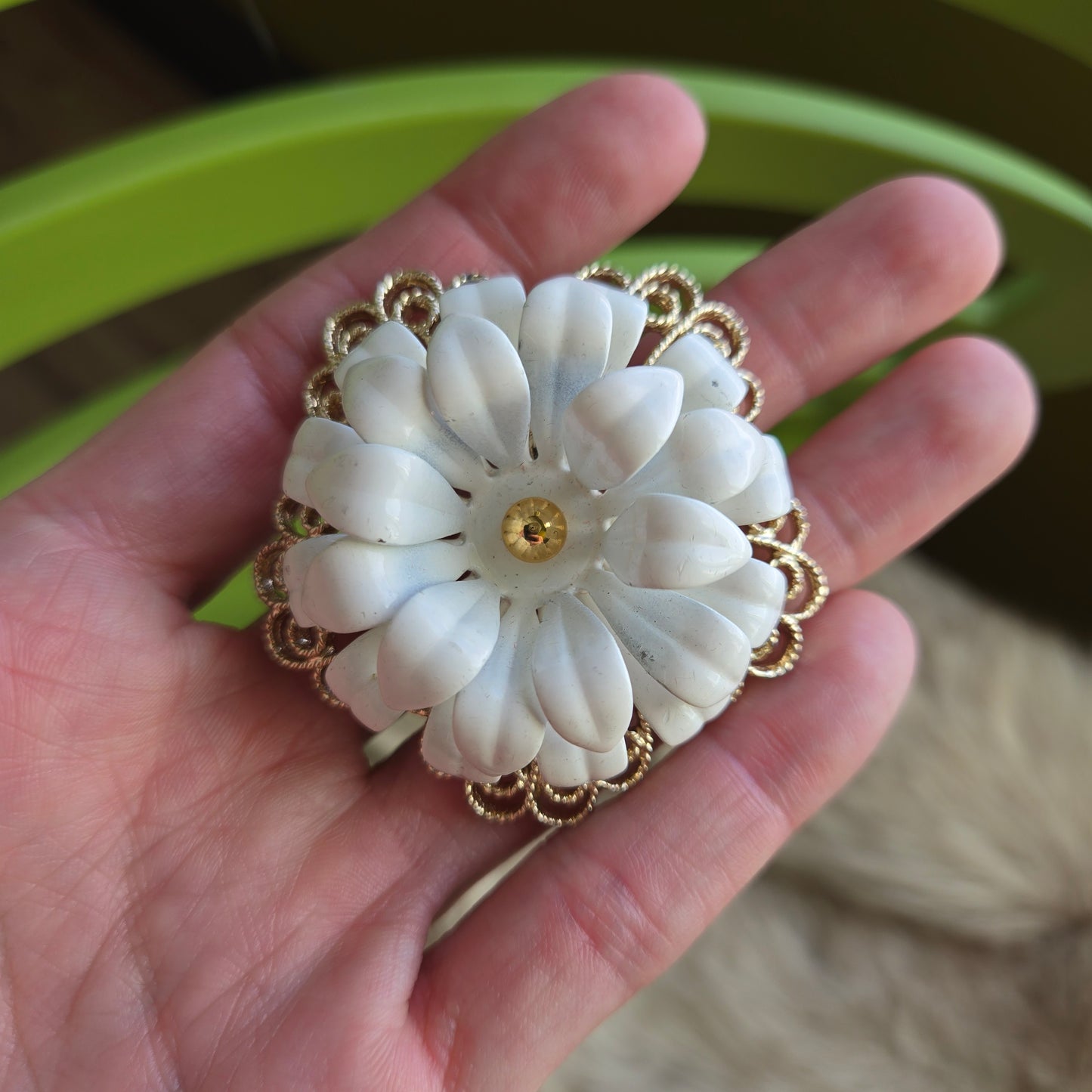 Sarah Coventry Vintage 3D White and Gold Enamel Painted Brooch